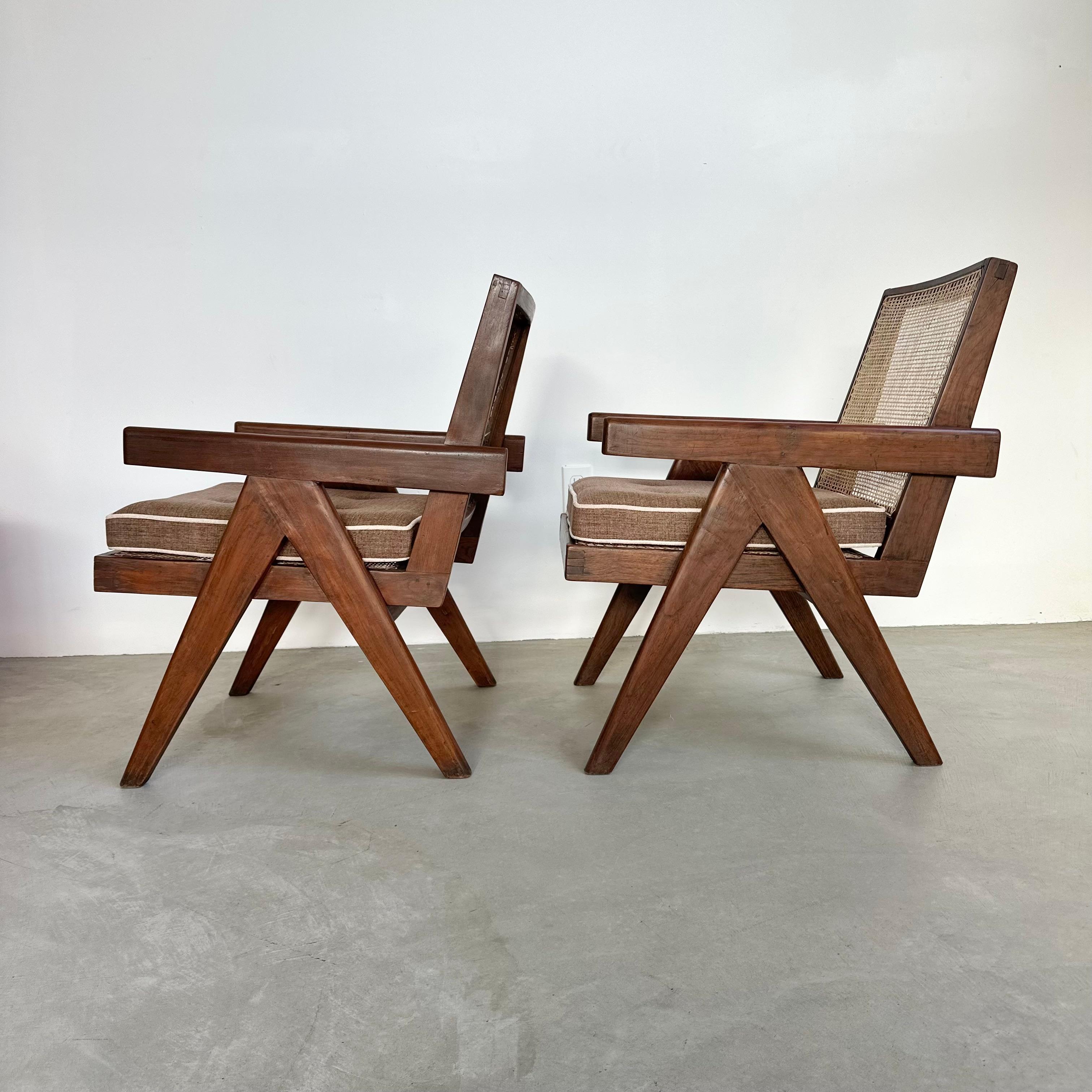 Coppia di poltrone Pierre Jeanneret, 1950 Chandigarh in vendita 2
