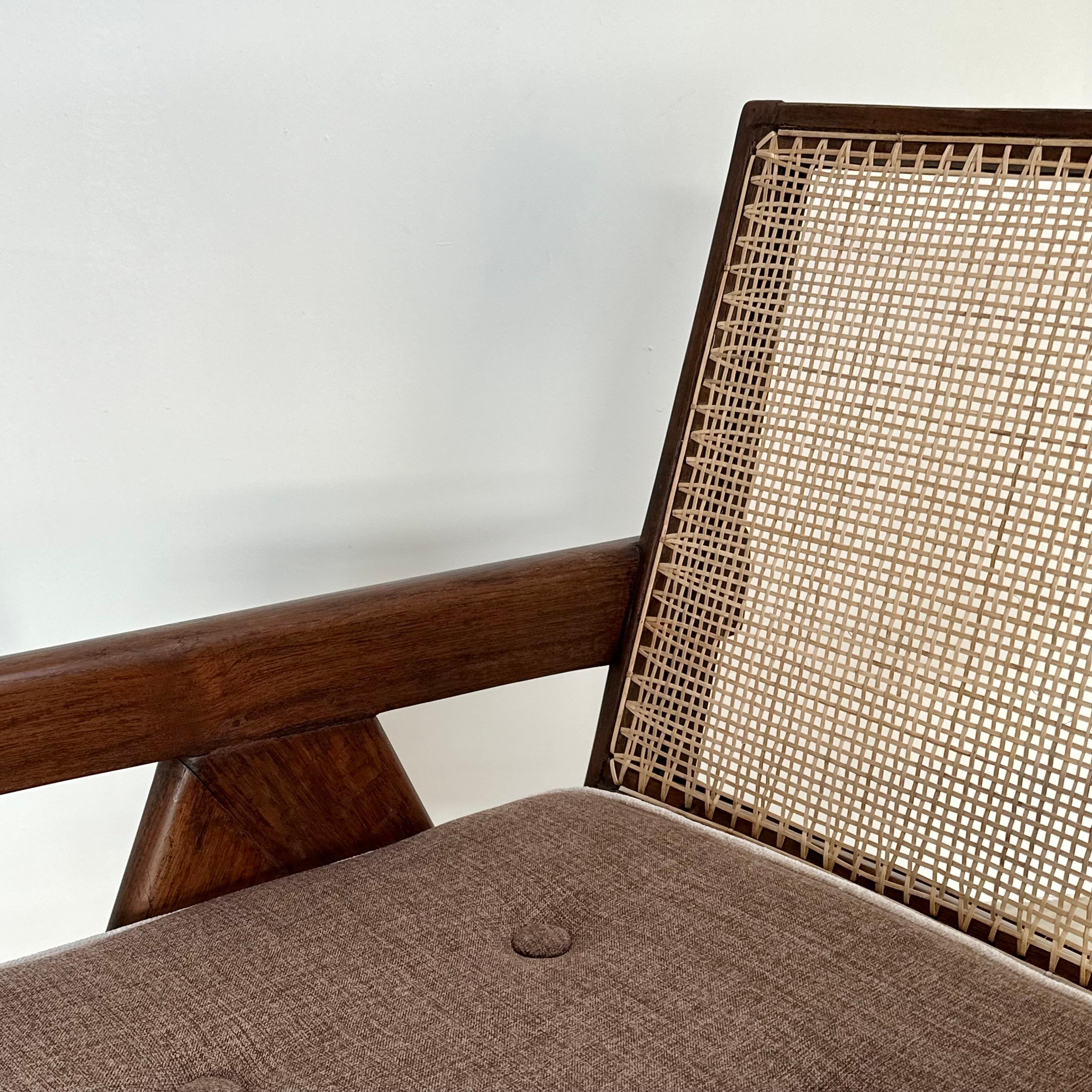 Coppia di poltrone Pierre Jeanneret, 1950 Chandigarh in vendita 3