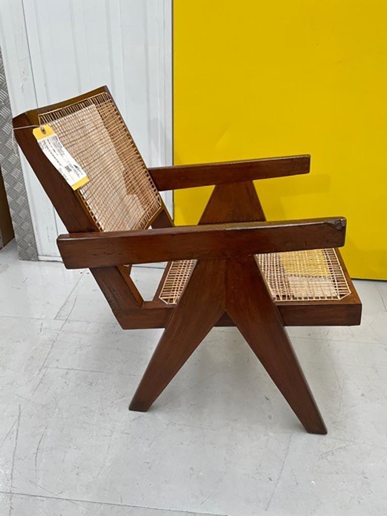 Mid-Century Modern Paire de fauteuils Pierre Jeanneret avec rares marques de pochoir en vente