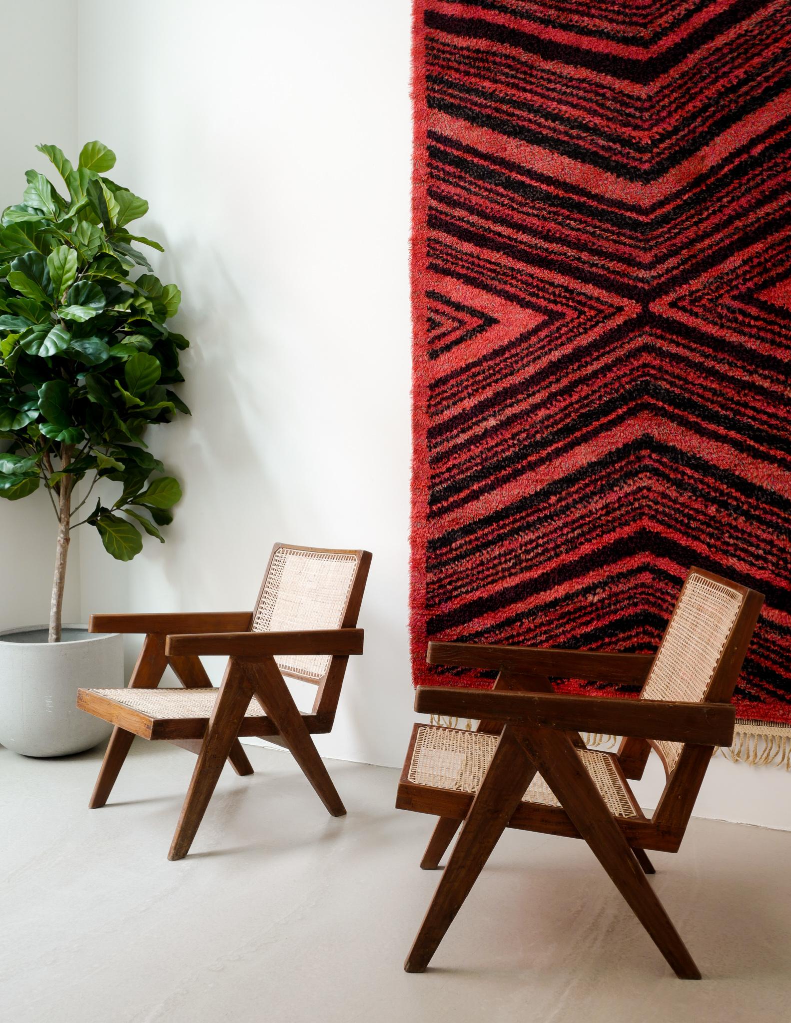 Mid-Century Modern Paire de fauteuils en teck du milieu du siècle de Pierre Jeanneret, fabriqués en Inde, 1950