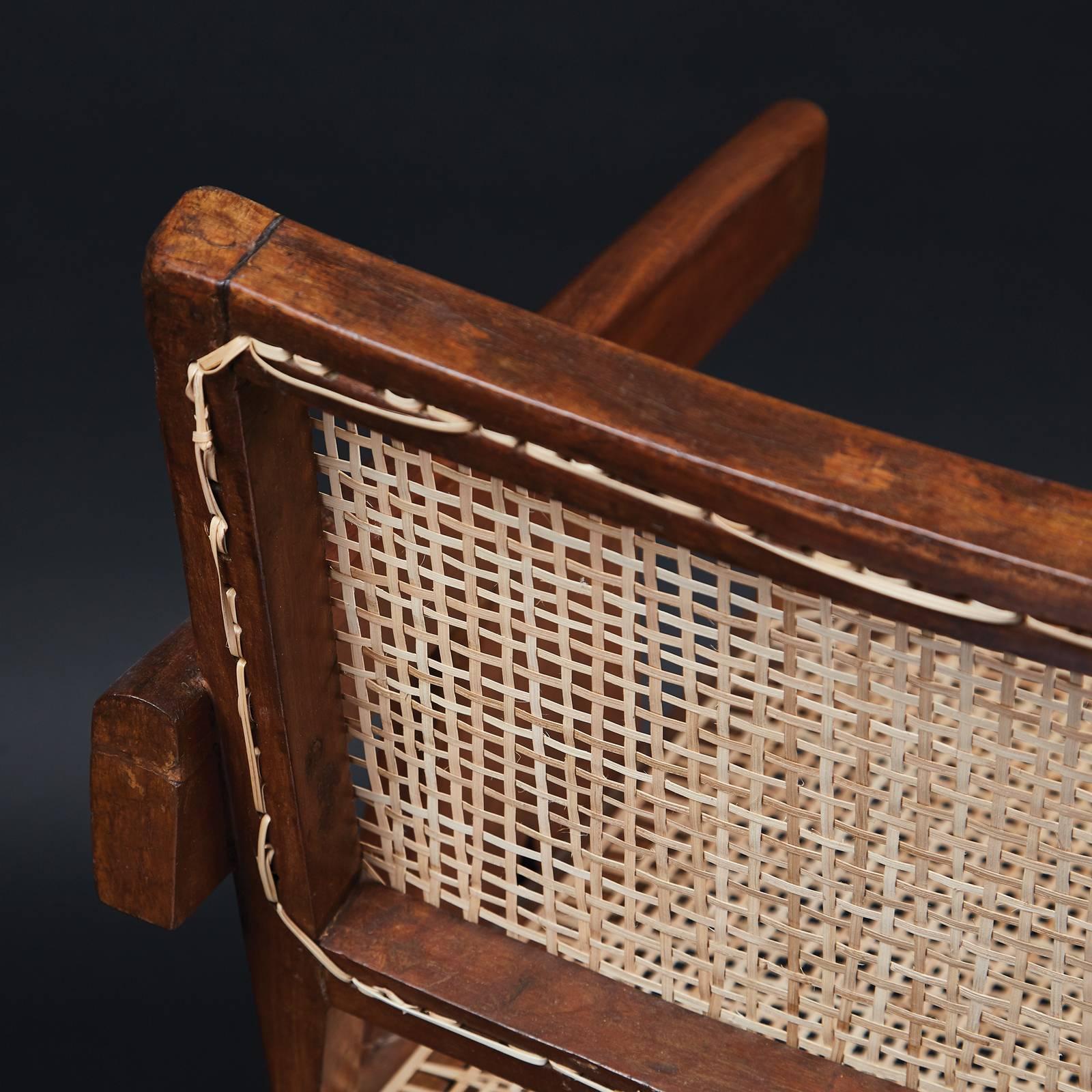 Indien Paire de chaises de bureau Pierre Jeanneret  en vente