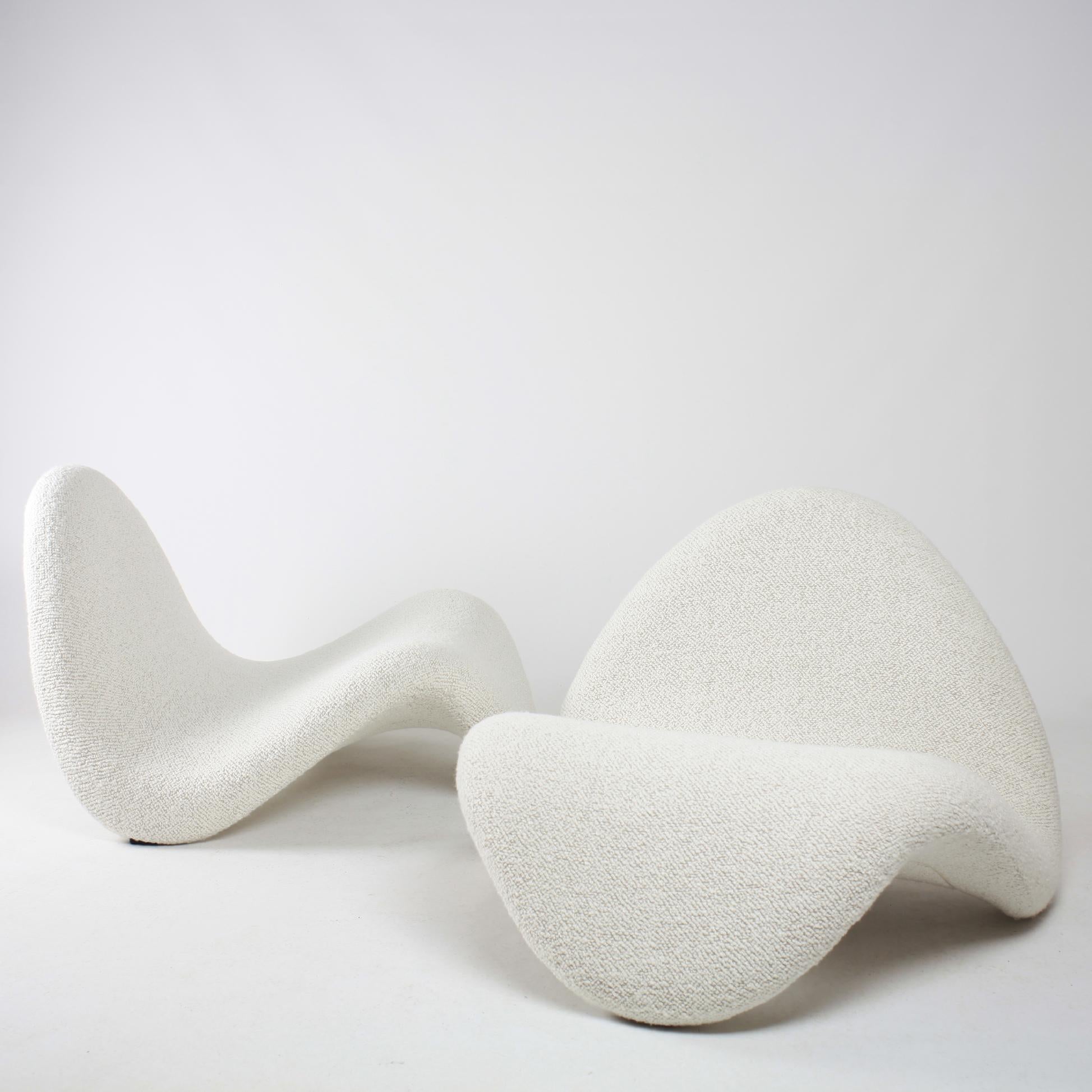Pair of Iconic F577 Tongue chair designed by Pierre Paulin for Artifort in the sixties.
Reupholstered in Pierre Frey Bouclette.