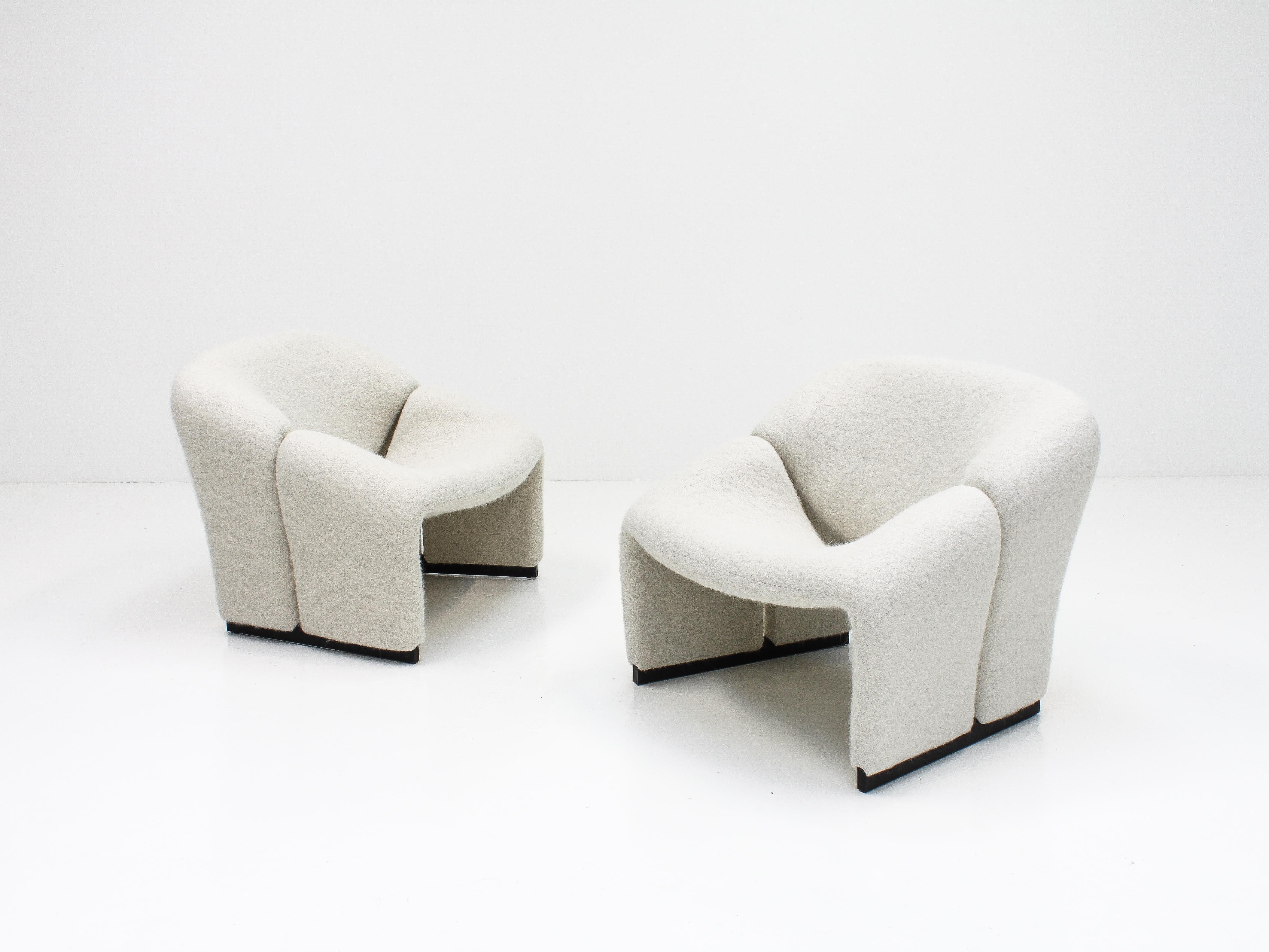 A pair of in-demand Pierre Paulin 'F580' lounge chairs for Artifort, the precursor to the Groovy chair, newly upholstered in fluffy wool, mohair and alpaca fabric which is produced by one of the most luxurious fabric manufacturers in the world,