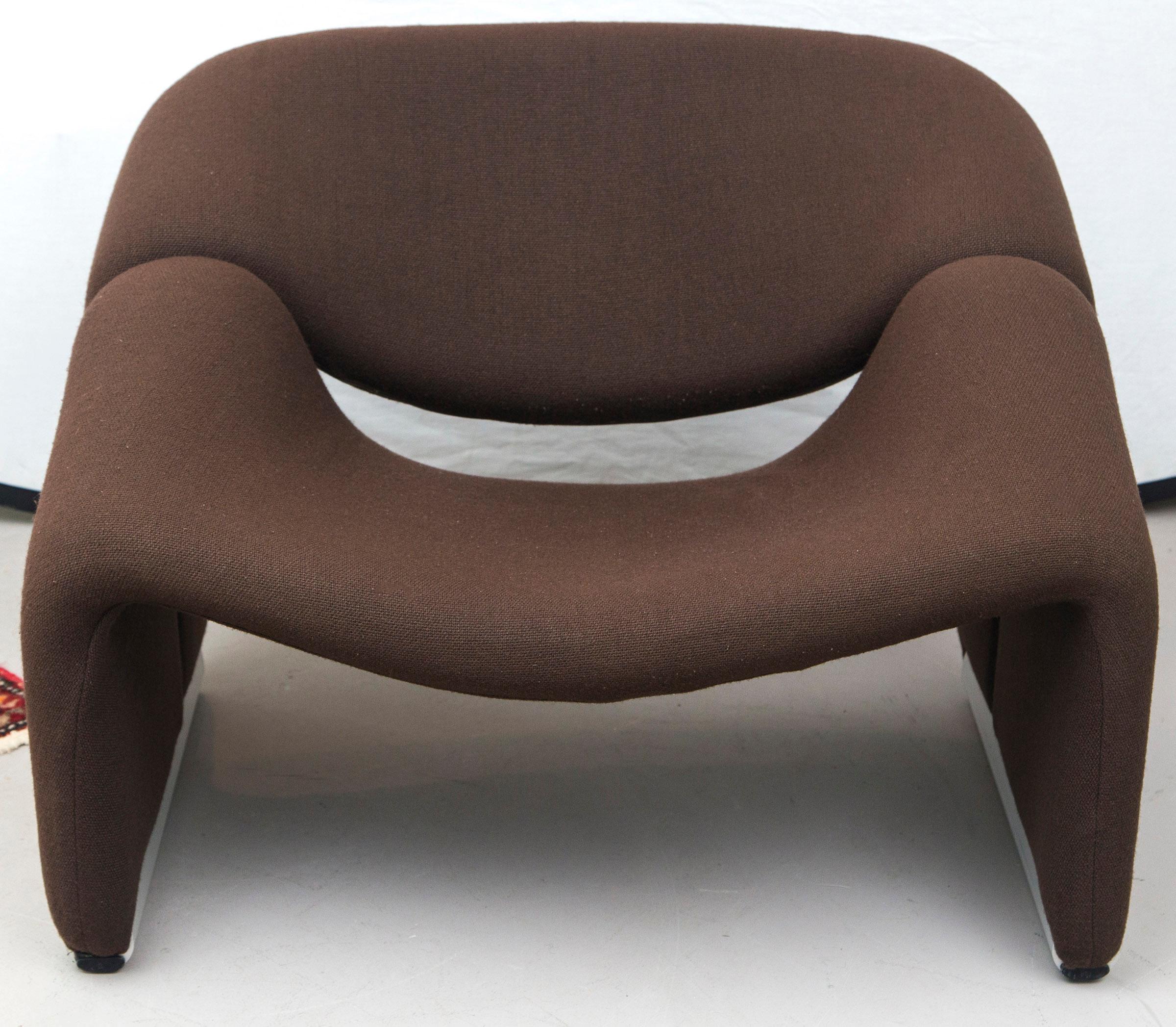 Mid-Century Modern Pair of Pierre Paulin for Artifort Brown Wool Groovy Chairs