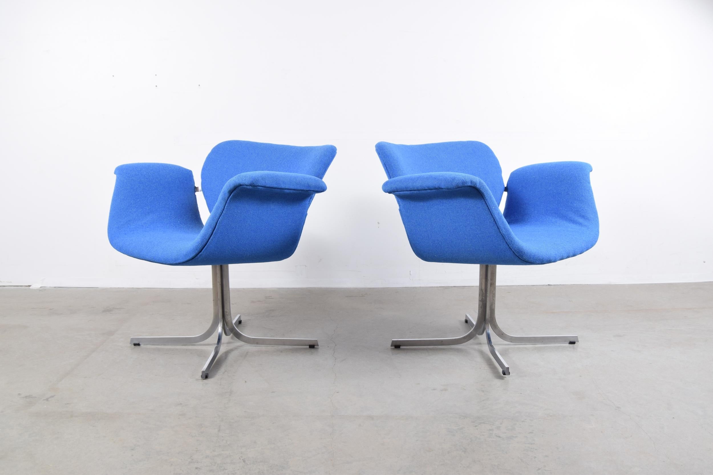 Early pair of Pierre Paulin lounge chairs on brushed chrome steel bases, designed circa 1960. Newly re-upholstered in Maharam Hallingdal fabric, including all new foam.

 