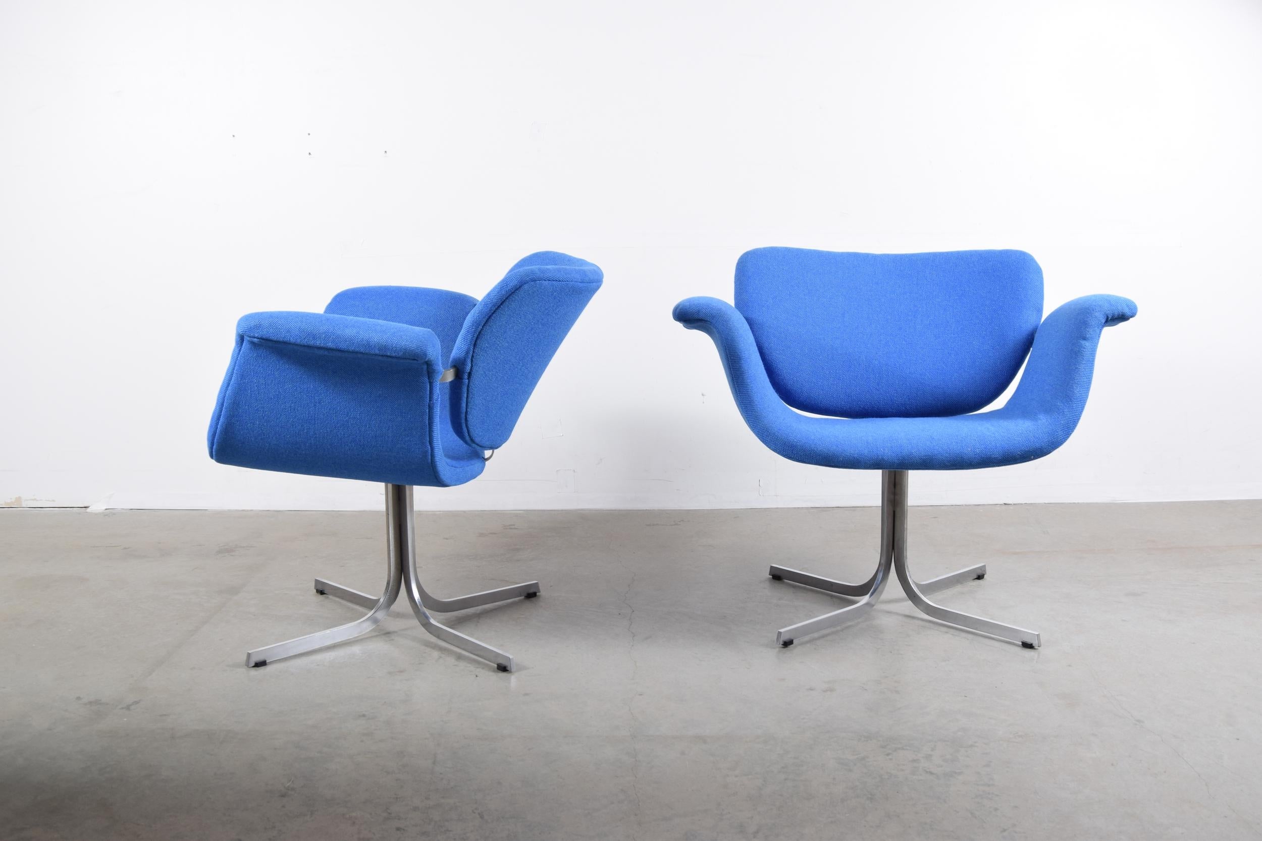 Mid-Century Modern Pair of Pierre Paulin Lounge Chairs in Maharam Fabric