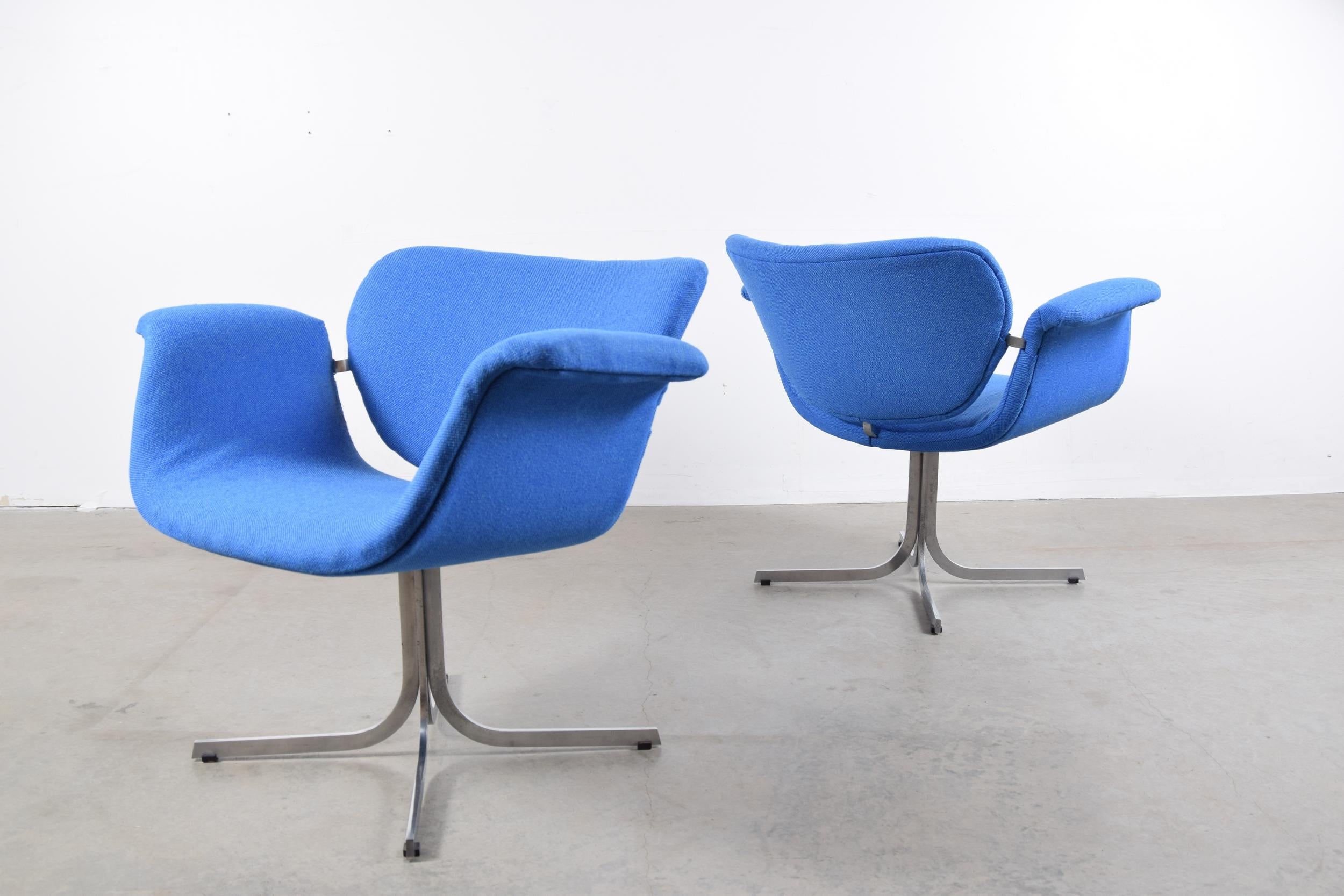 Pair of Pierre Paulin Lounge Chairs in Maharam Fabric In Good Condition In Providence, RI