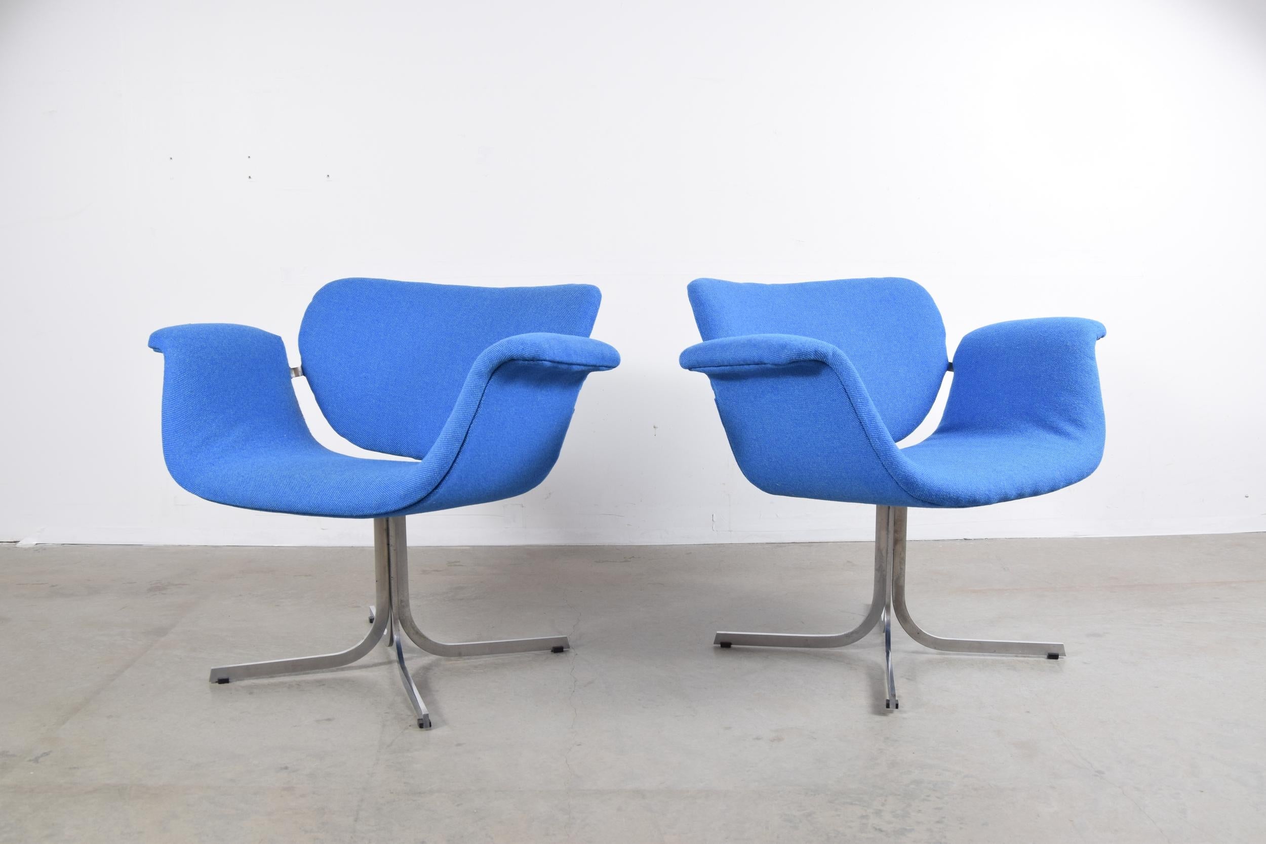 Pair of Pierre Paulin Lounge Chairs in Maharam Fabric 1