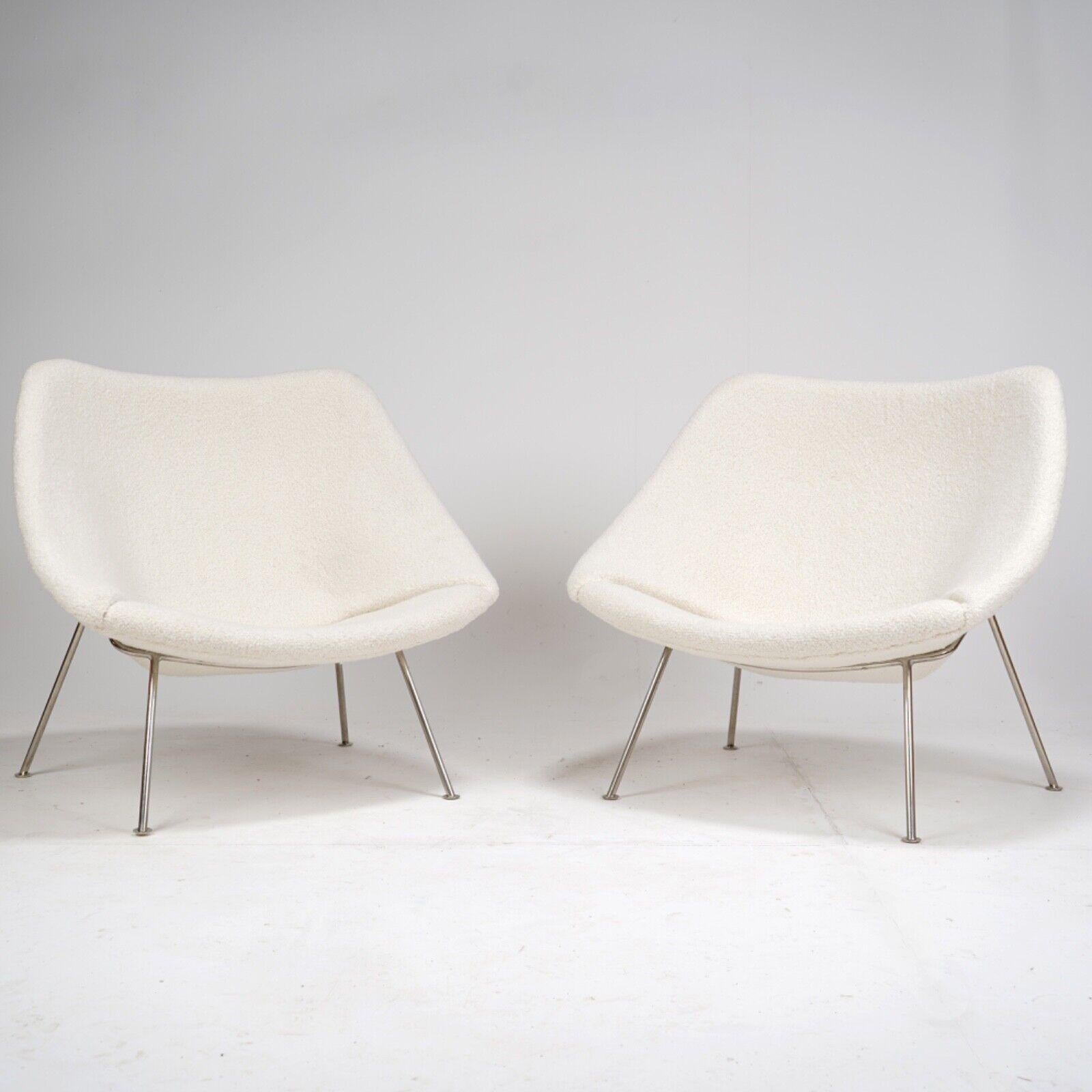 A pair of Pierre Paulin Oyster chairs.
Designed by Pierre Paulin for Artifort in the 1960s.
It has been fully refurbished, newly foamed and upholstered in 100% Wool Bute Island boucle.
Orignial Artifort tags on both chairs.
As well as being a