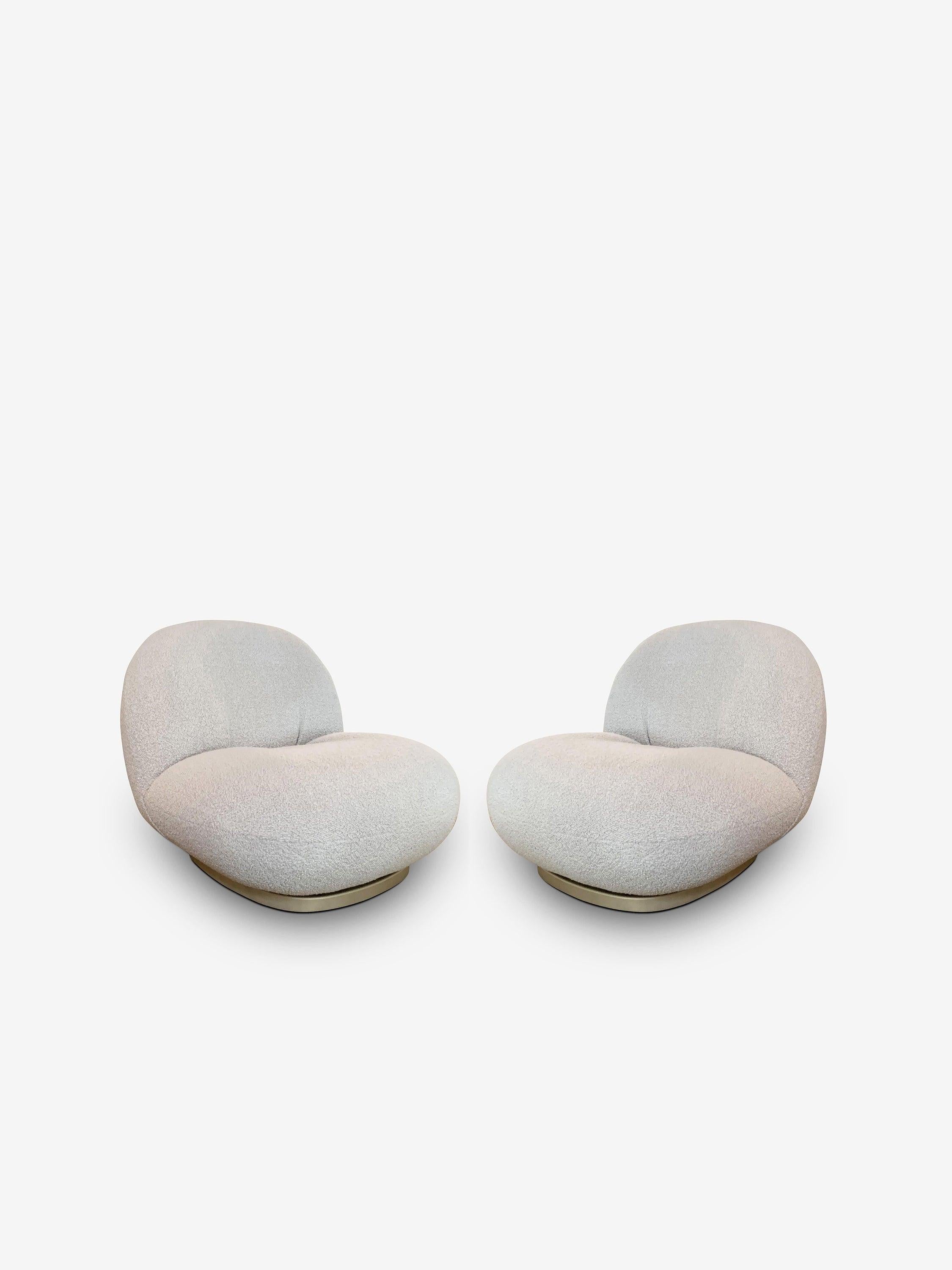 Le légendaire Pierre Paulin a conçu la Pacha Chair en 1975. Le confort étant au centre de ses préoccupations, Paulin a donné à la chaise Pacha une forme incurvée et naturelle offrant un excellent soutien au corps.

Pierre Paulin était un designer