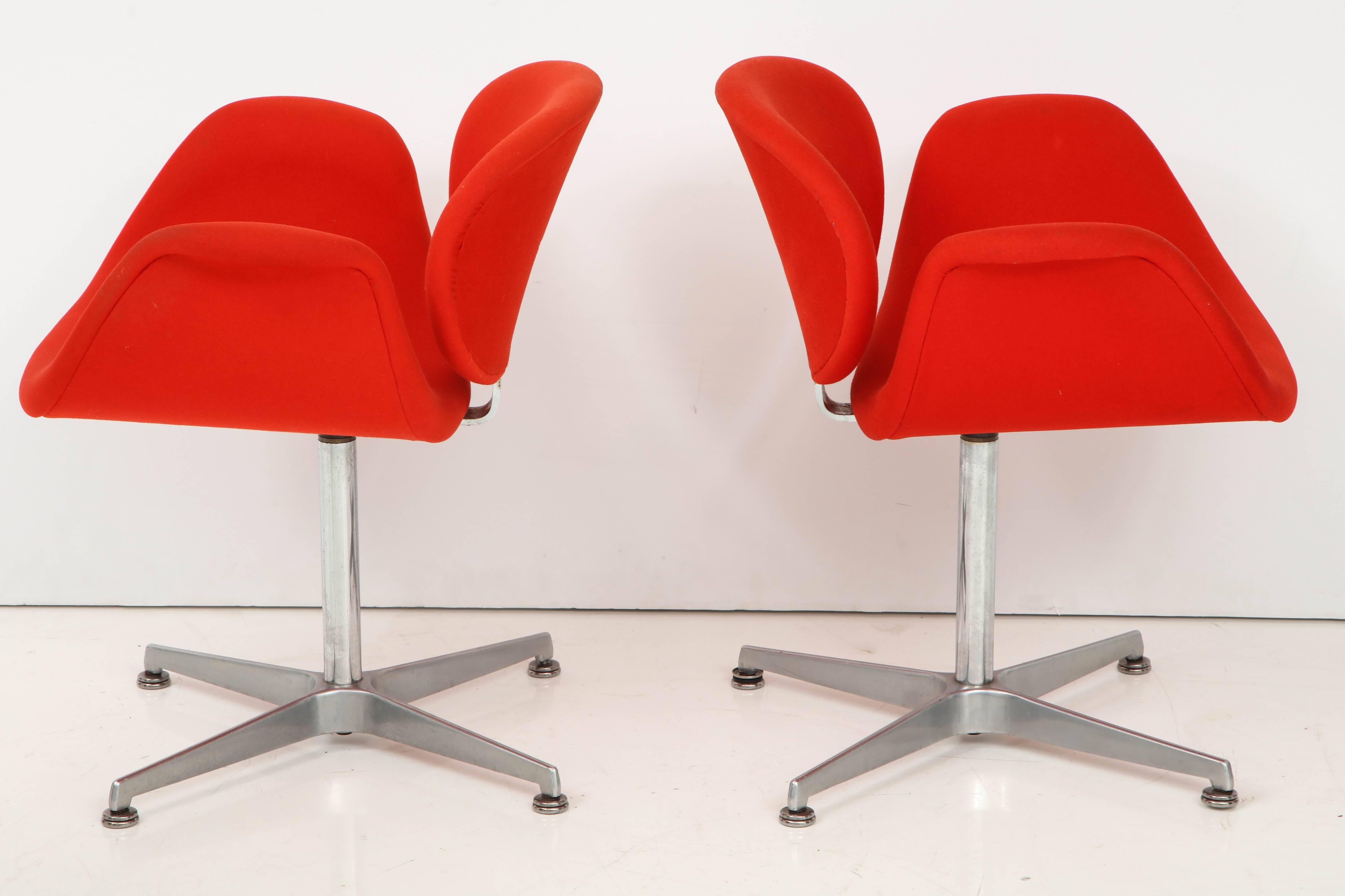 Pair of Pierre Paulin Tulip Chairs for Artifort In Good Condition In New York, NY