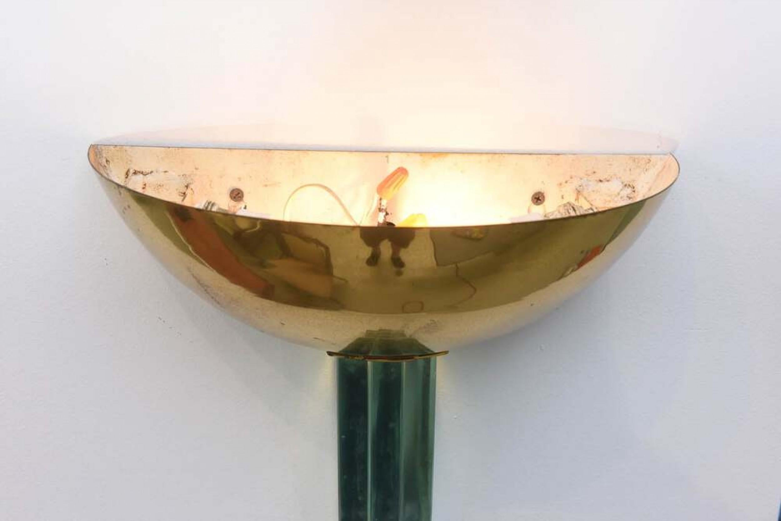 Pair of Pietro Chiesa Fontana Arte Italian Modern Brass & Glass Wall Lights For Sale 4