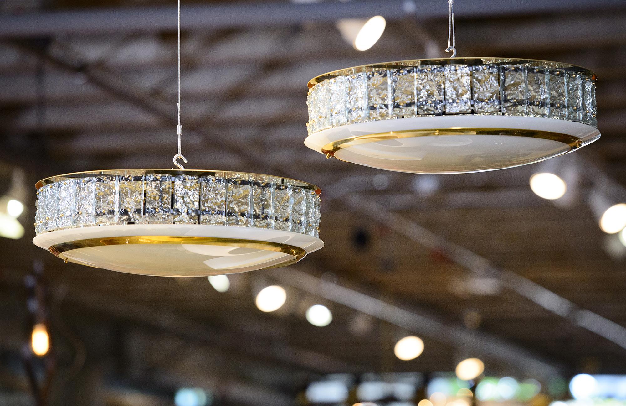 Pair of Pietro Chiesa Style Chandeliers In Excellent Condition In Los Angeles, CA