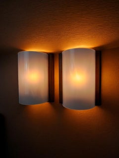 Pareja de apliques de pino y metacrilato, España 1980