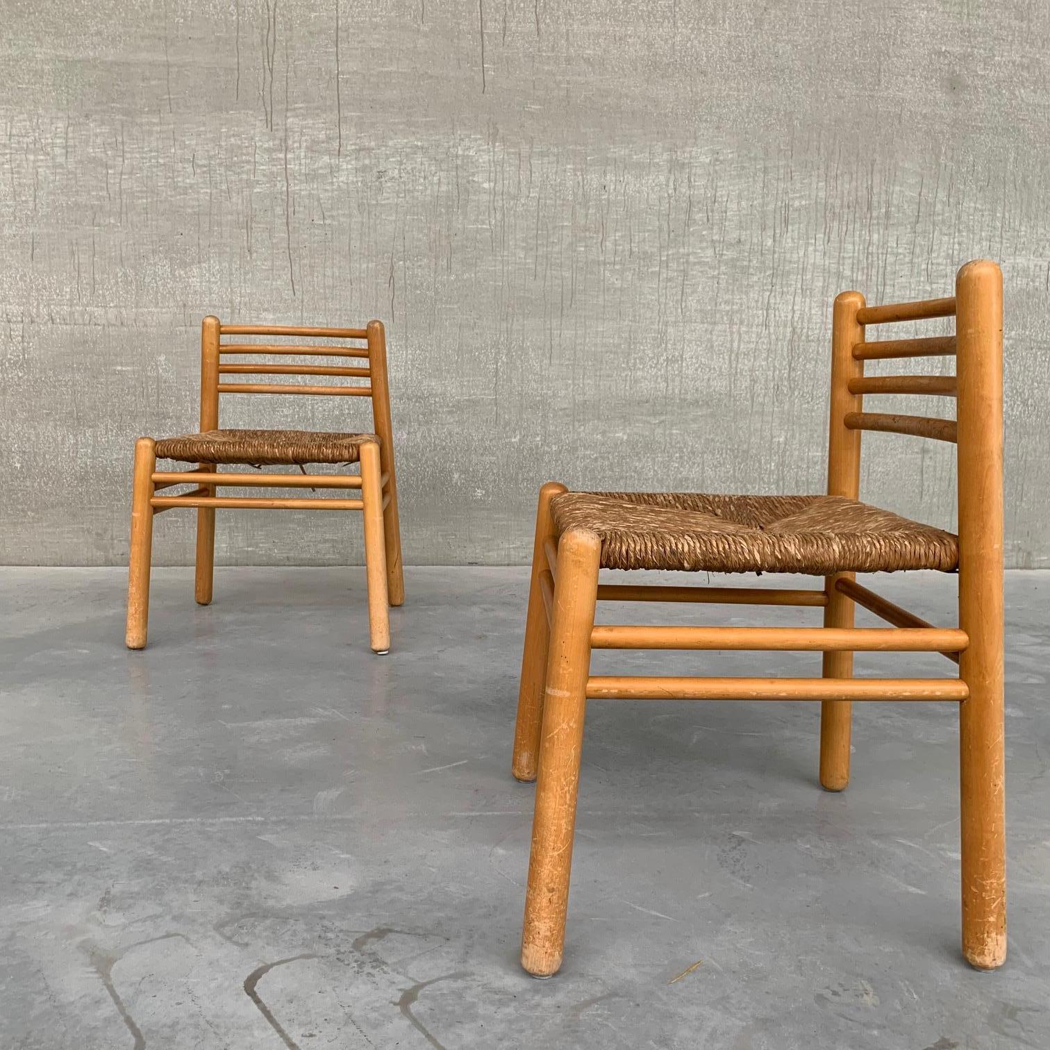 Paar niederländische Stühle aus Kiefer und Binsen aus der Mitte des Jahrhunderts im Angebot 6