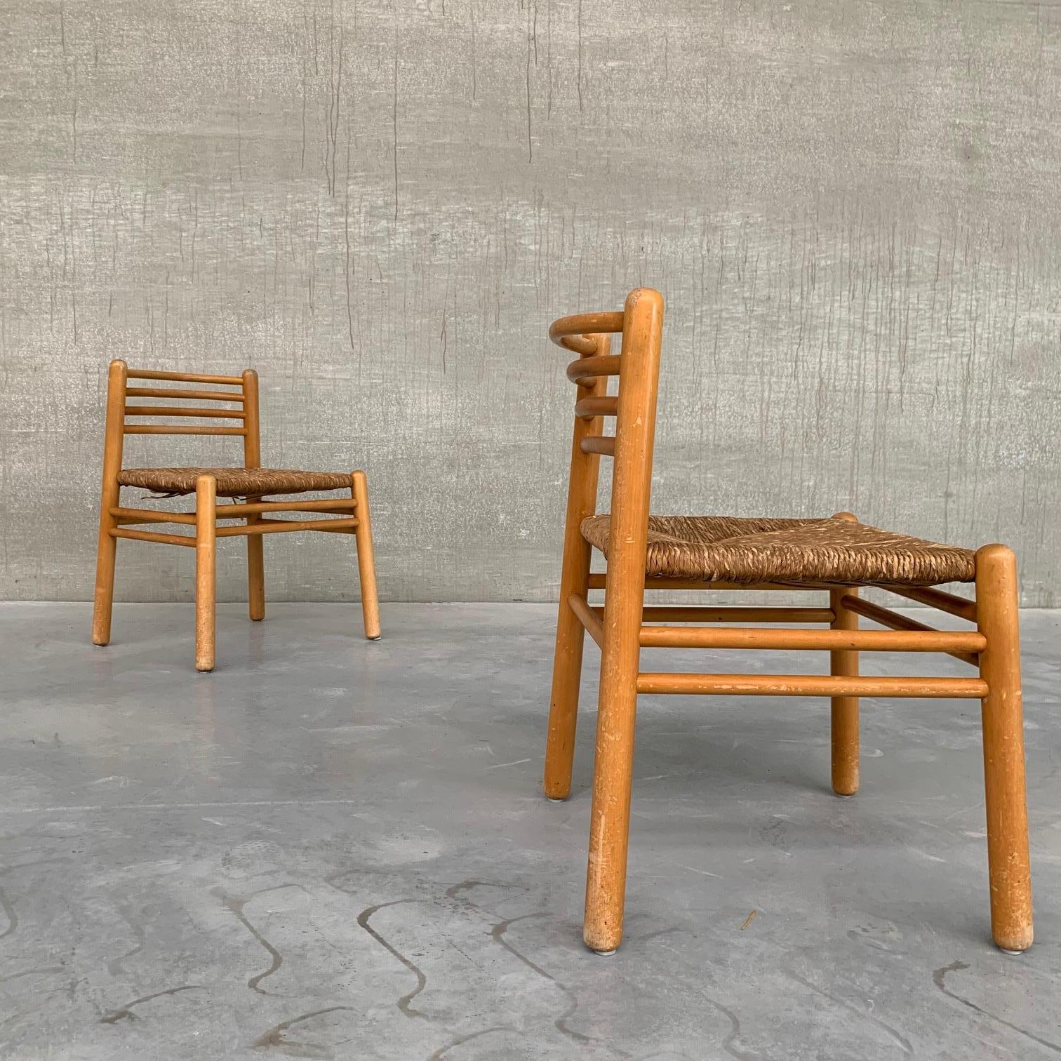 Paar niederländische Stühle aus Kiefer und Binsen aus der Mitte des Jahrhunderts im Angebot 7
