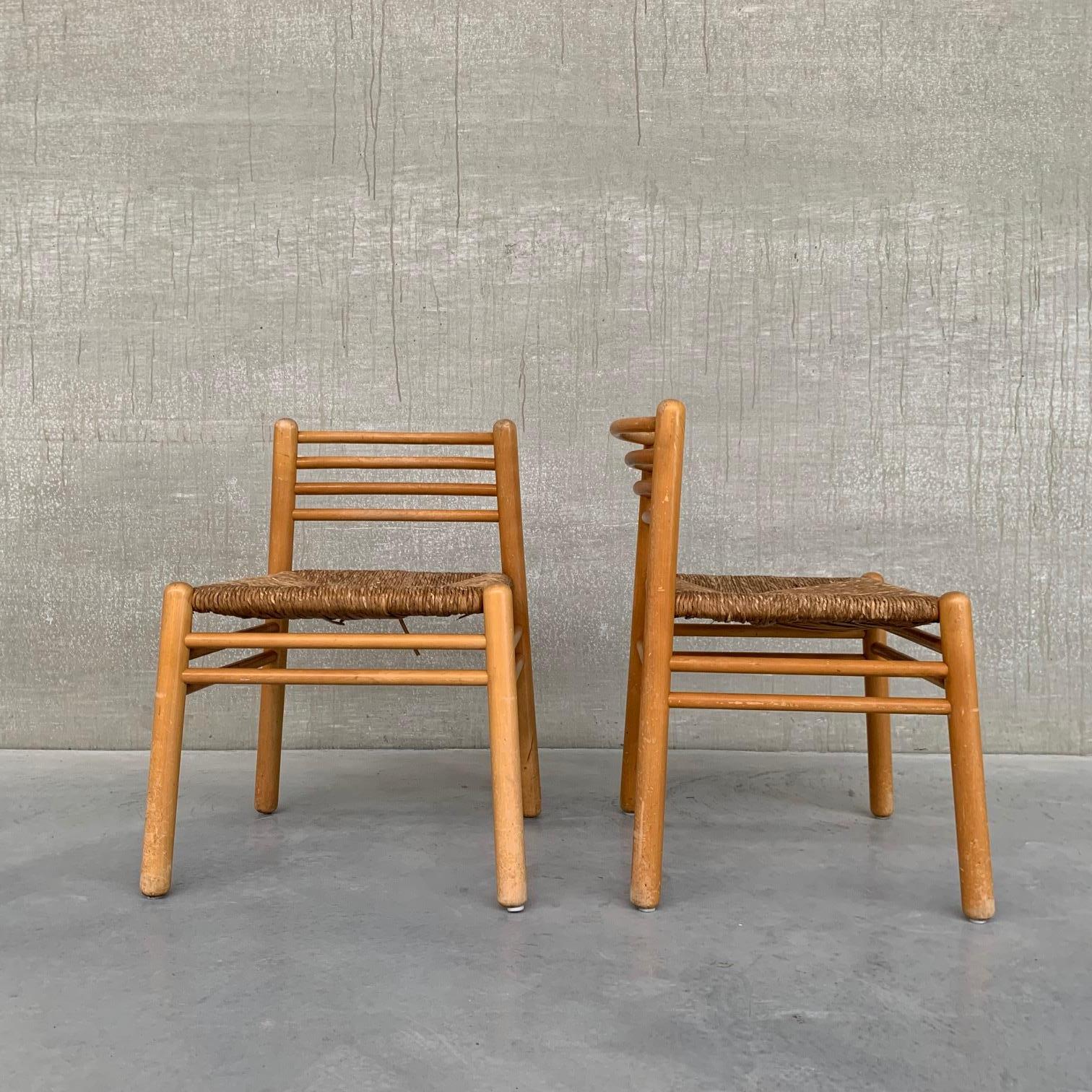 A pair of stylish dining or occasional chairs.

Holland, c1960s.

Stained wood likely pine and rush seats.

There is wear to the wood finish commensurate with age but generally good condition.

They could be re-finished by our restorer but