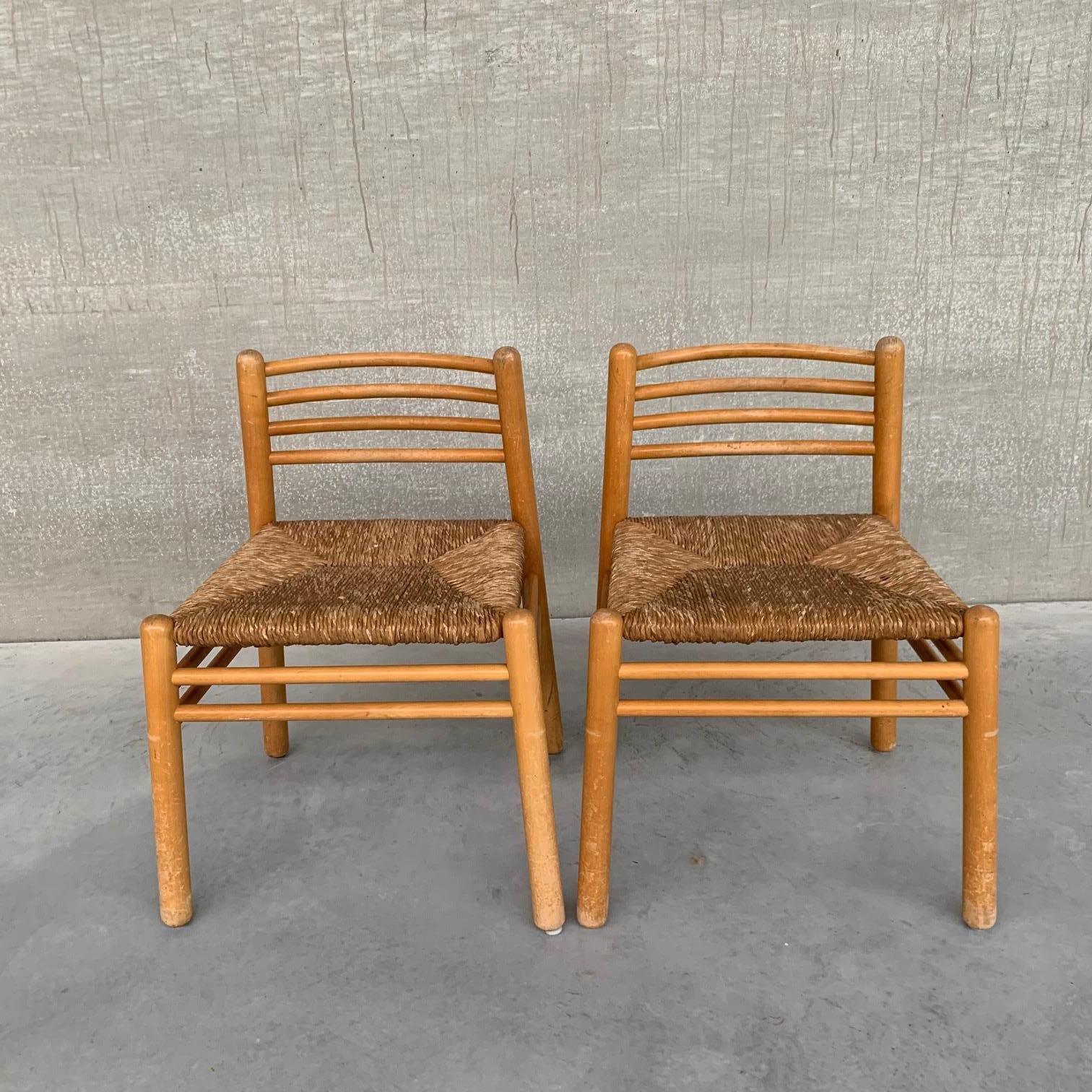 Pair of Pine and Rush Mid-Century Dutch Chairs In Good Condition For Sale In London, GB