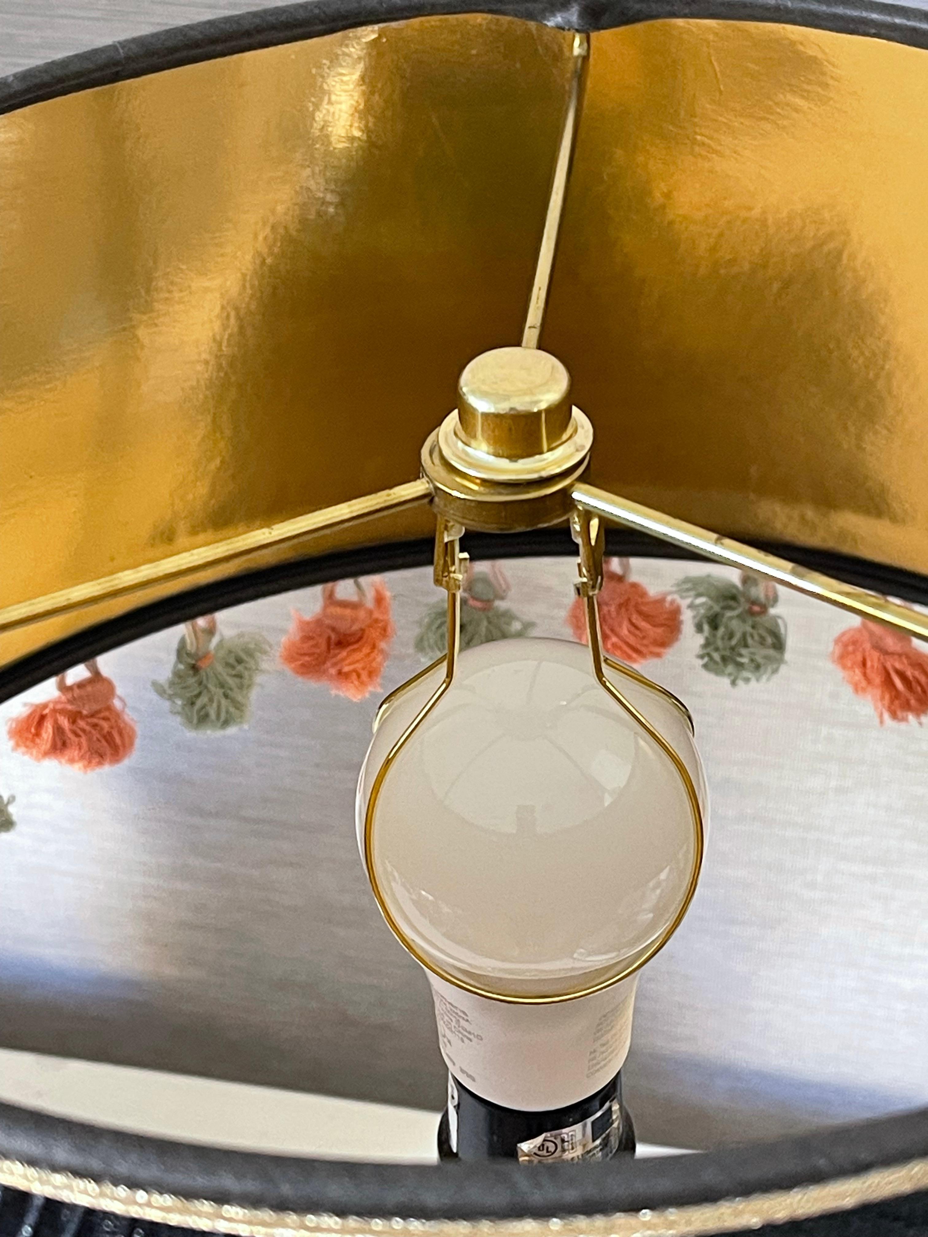 Paire de lampes de table en pin avec abat-jour en cuir gaufré en vente 2