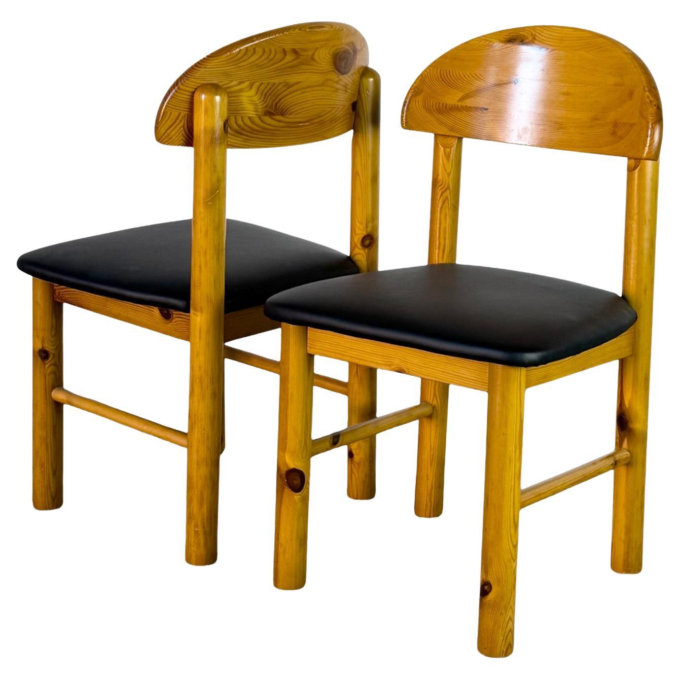 Ein Paar Kiefernstühle von Rainer Daumiller - restauriert mit Naturledersitzen im Angebot
