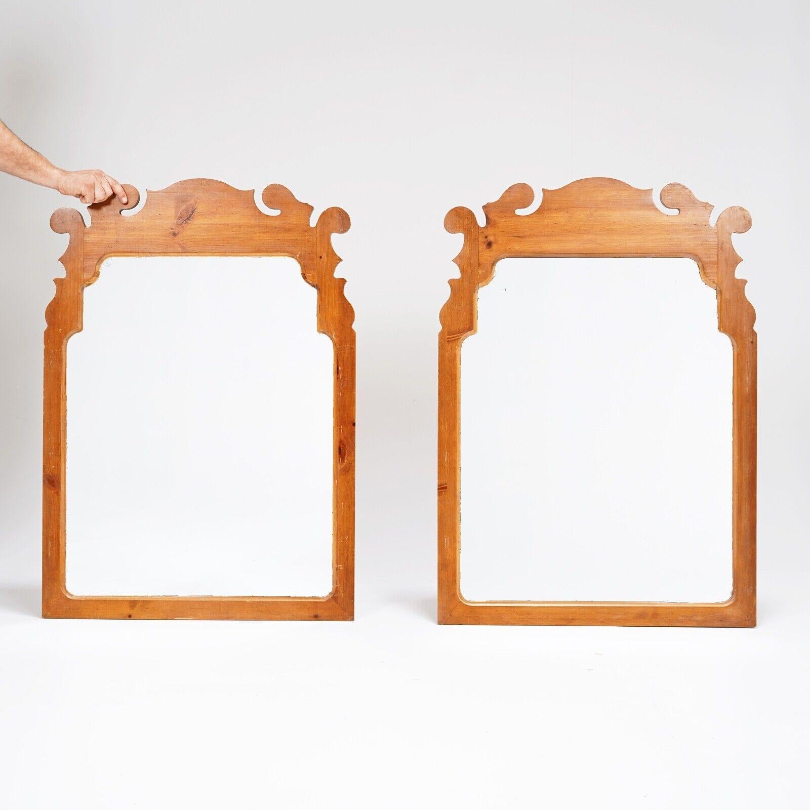 Pair of large pine mirrors in a Minimalist Georgian style. 
Really nice to have a pair and of a decent Size.
English, circa 1980s


Condition 
Please do take a careful look at all our pictures and note that these are antique or vintage pieces