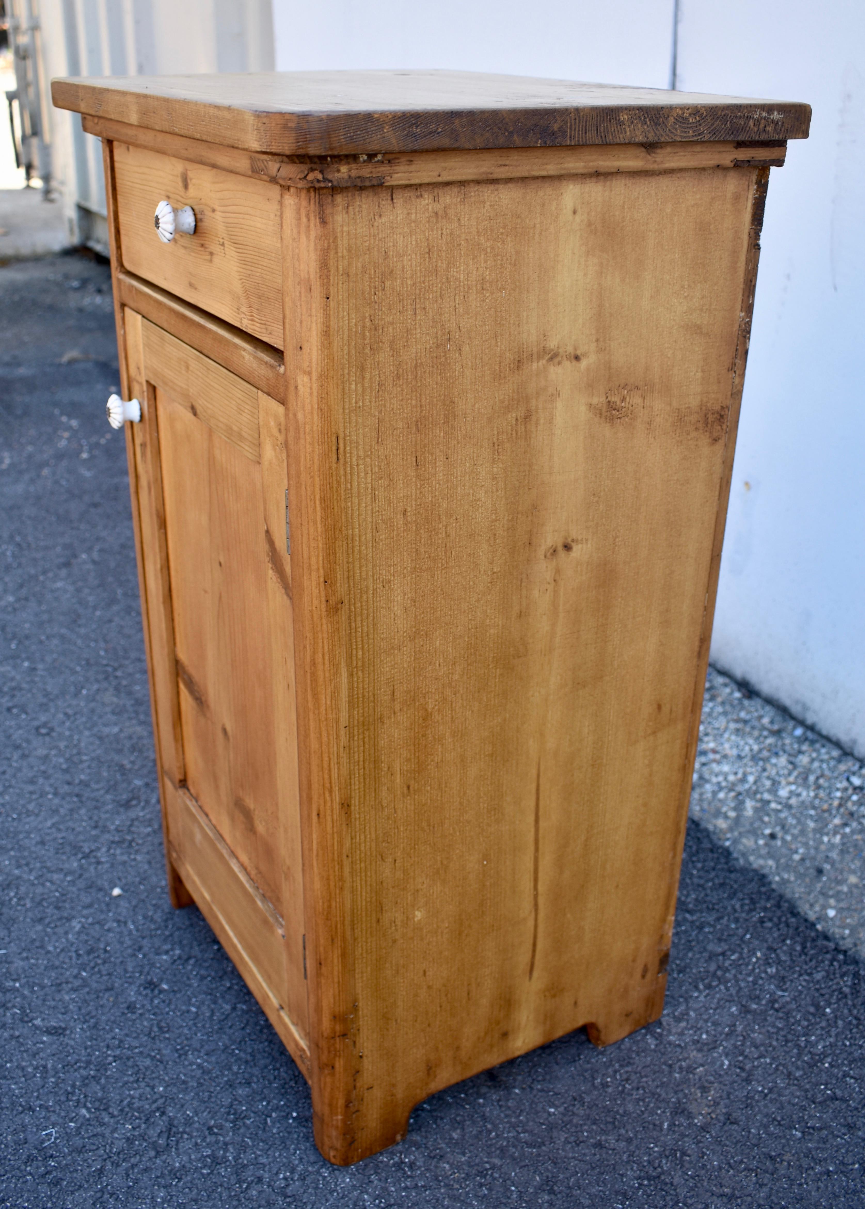 20th Century Pair of Pine Nightstands with One Door and One Drawer