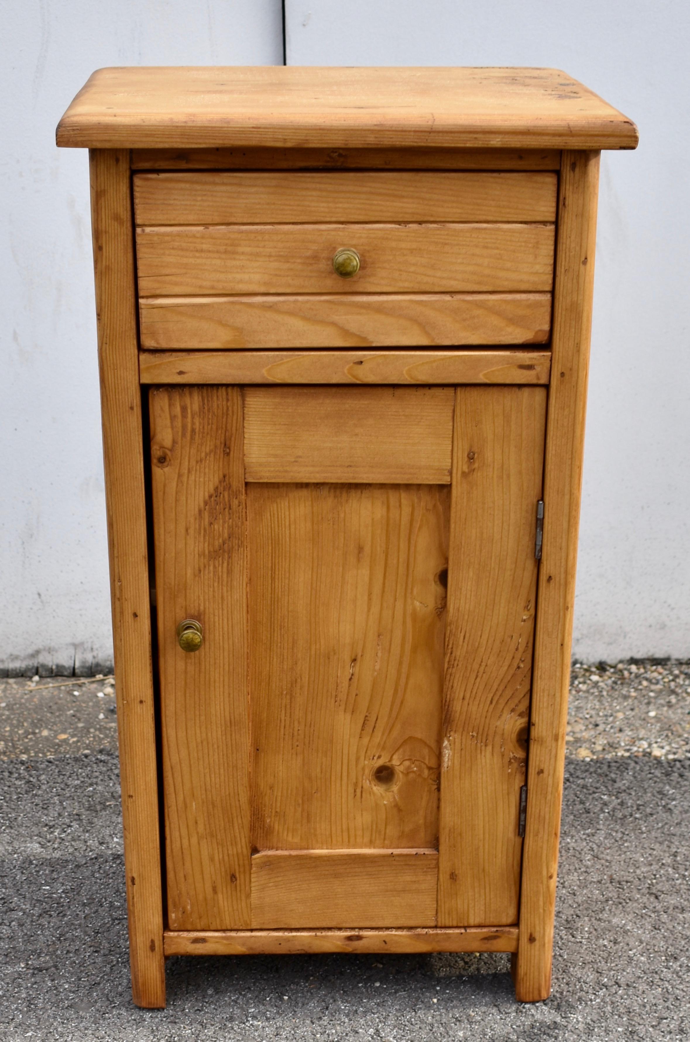 Pair of Pine Nightstands with One Door and One Drawer 4
