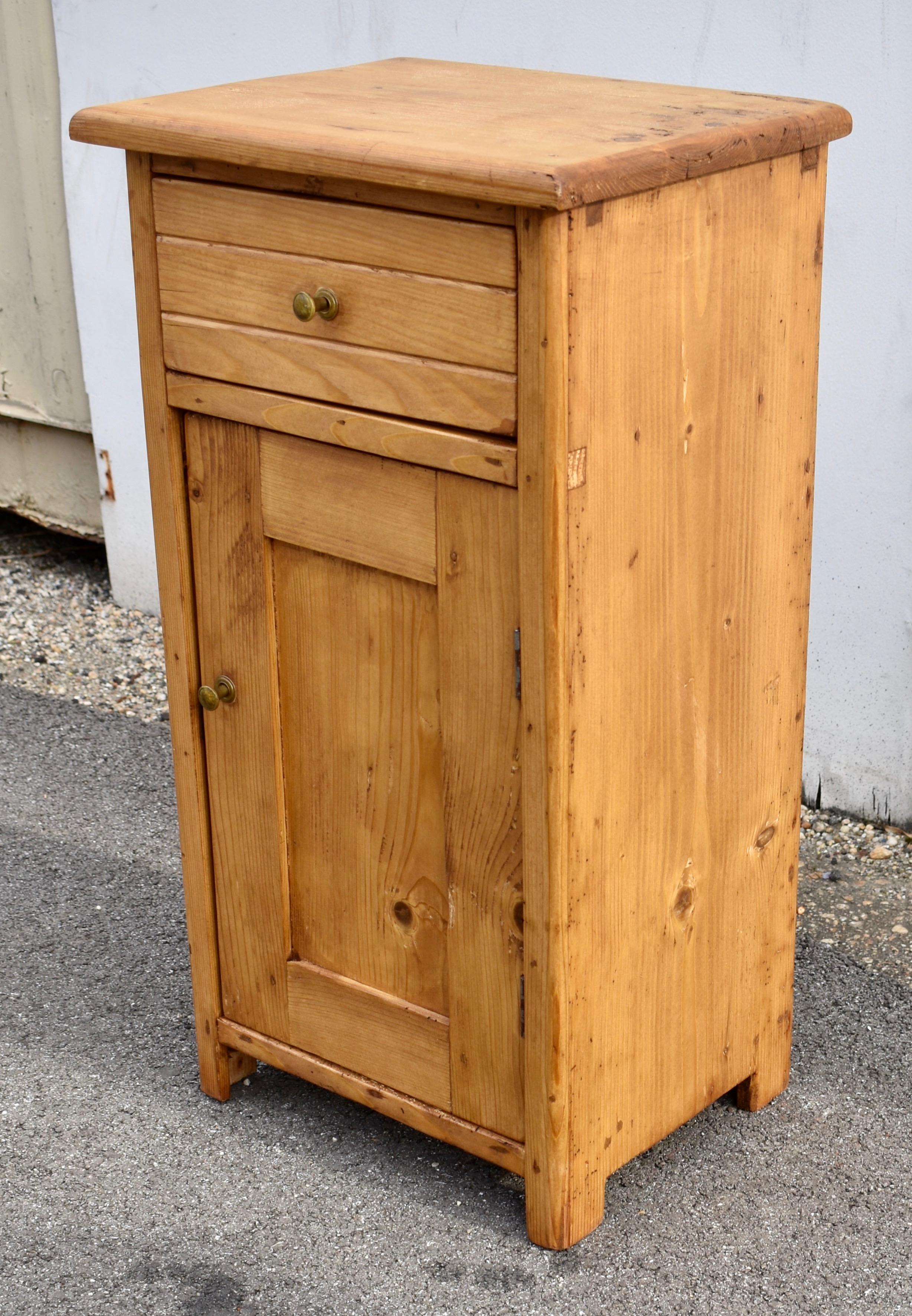 Pair of Pine Nightstands with One Door and One Drawer 5