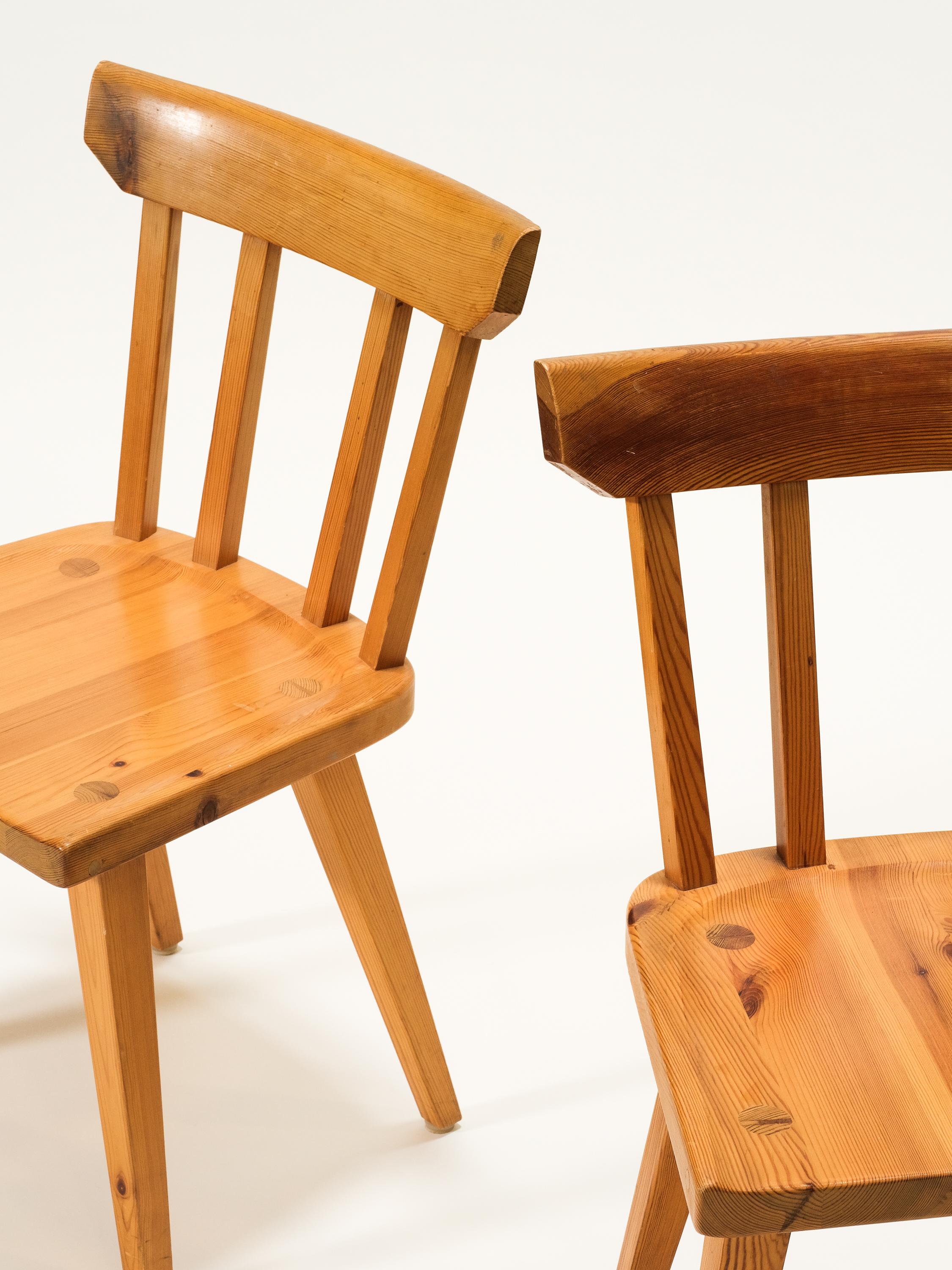 Scandinavian Modern Pair of Pine Side Chairs by Göran Malmvall for Karl Andersson & Söner, 1970s For Sale