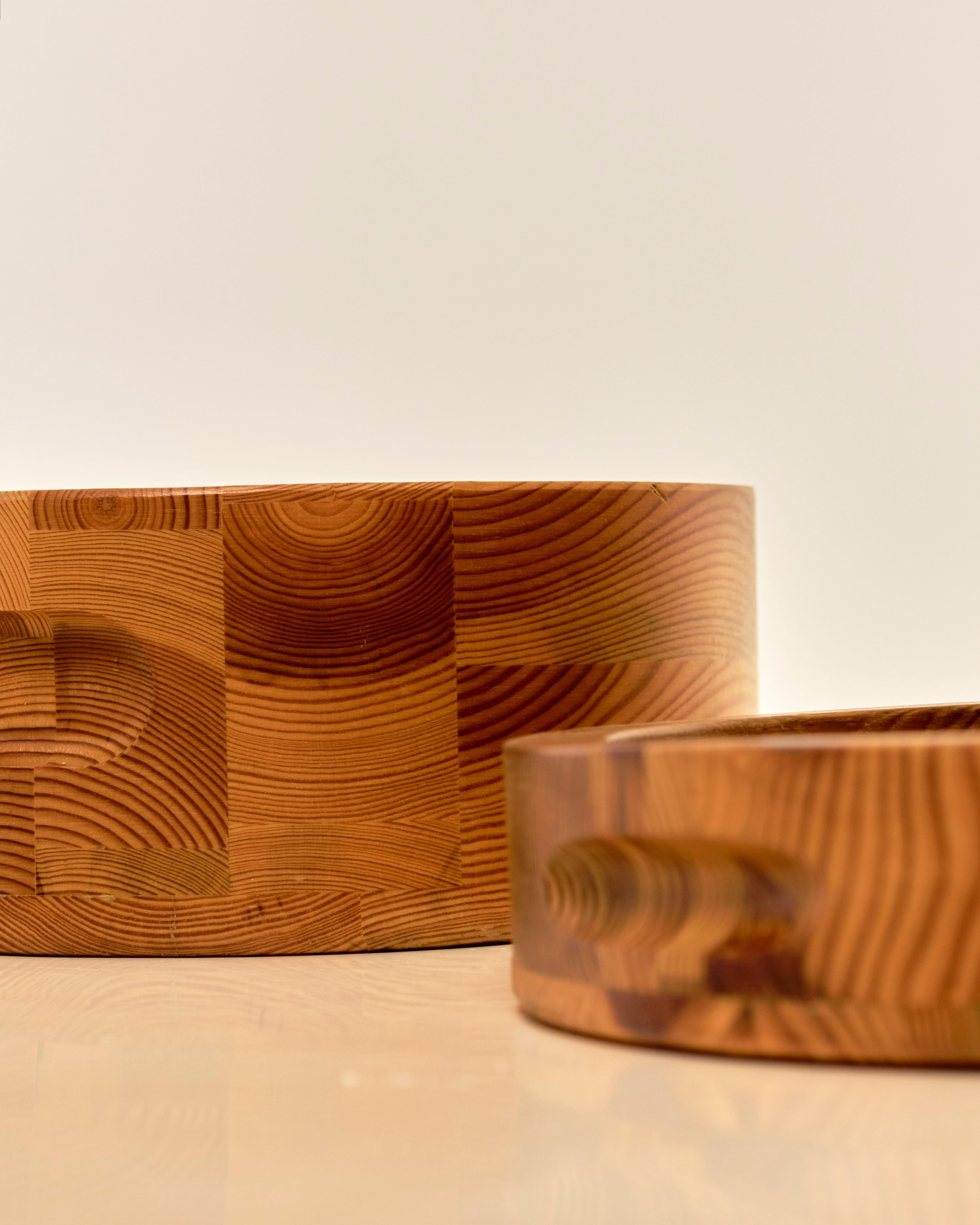 Pair of Pine Stig Johnsson Bowls In Good Condition For Sale In Brooklyn, NY