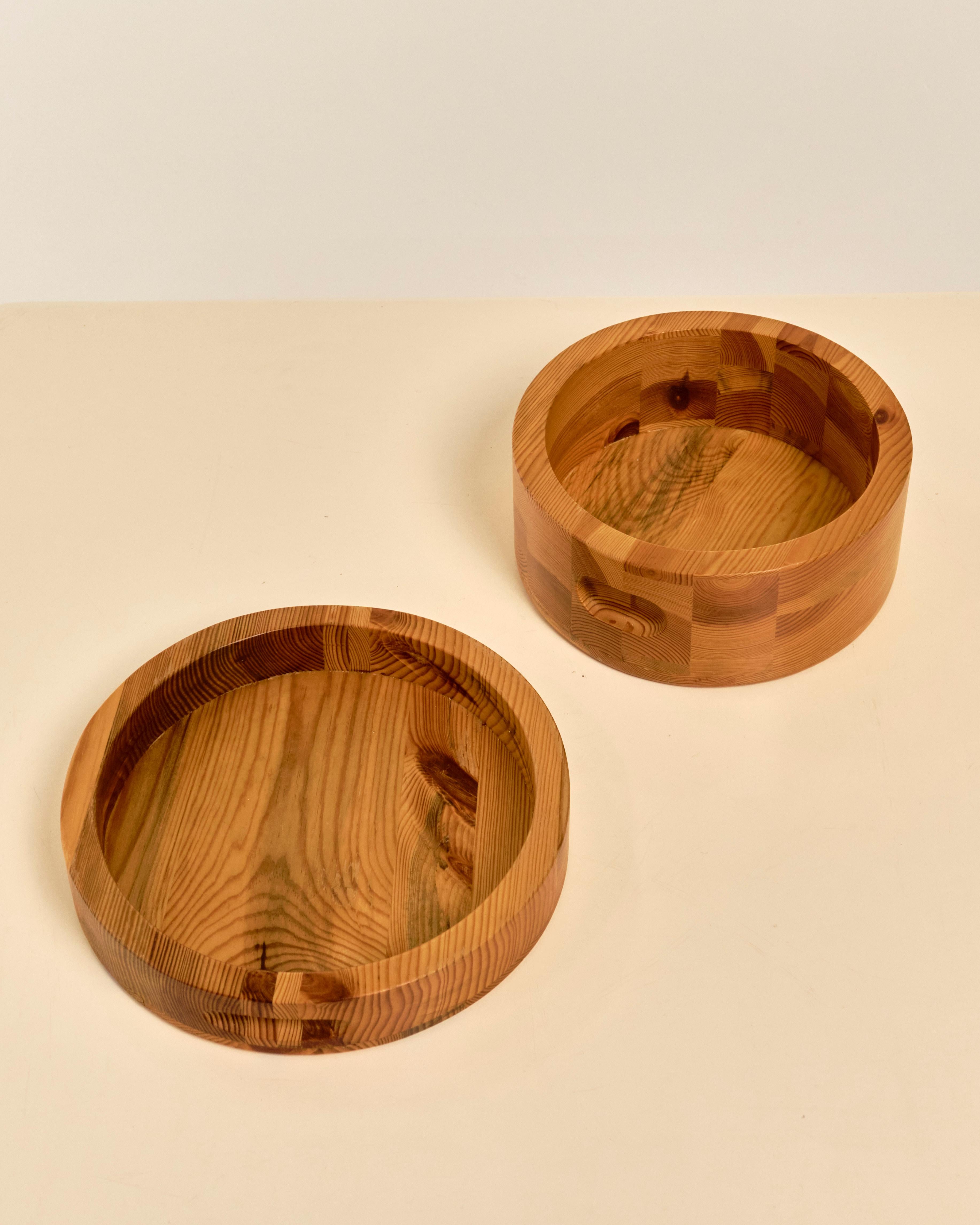 Late 20th Century Pair of Pine Stig Johnsson Bowls For Sale