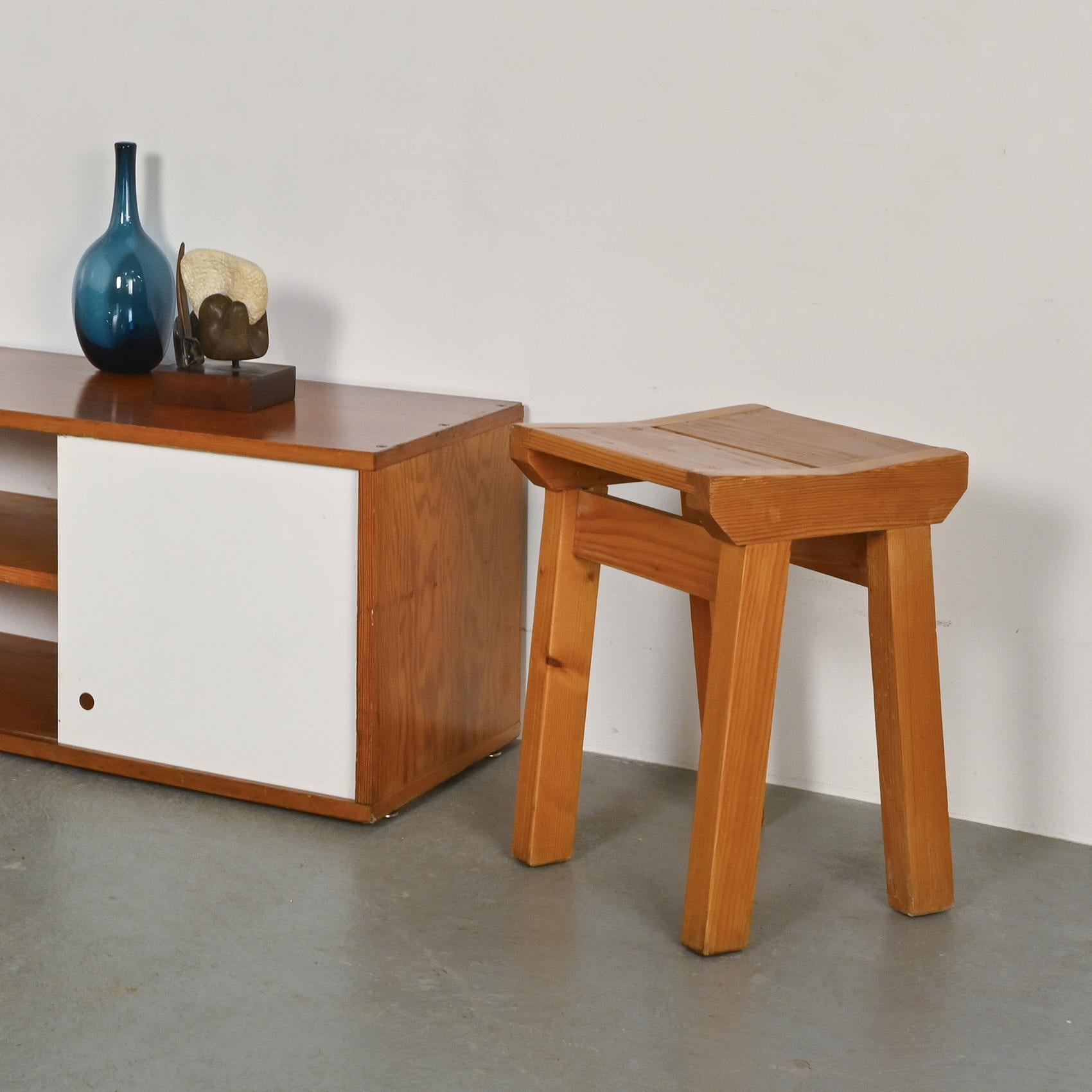 Mid-Century Modern Pair of pine stools by Christian Durupt, Les Arcs 1960 For Sale
