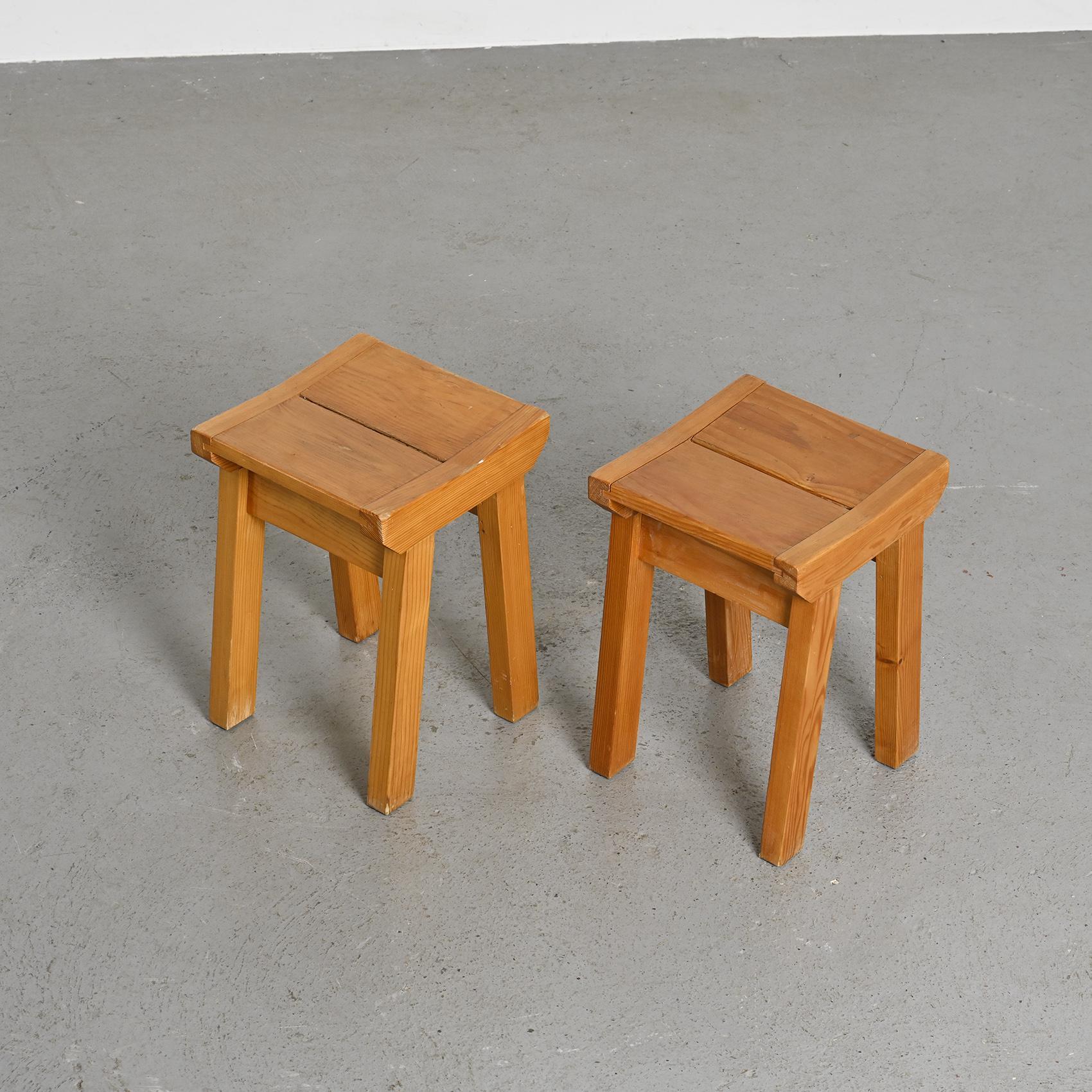 Pair of pine stools by Christian Durupt, Les Arcs 1960 In Good Condition For Sale In VILLEURBANNE, FR