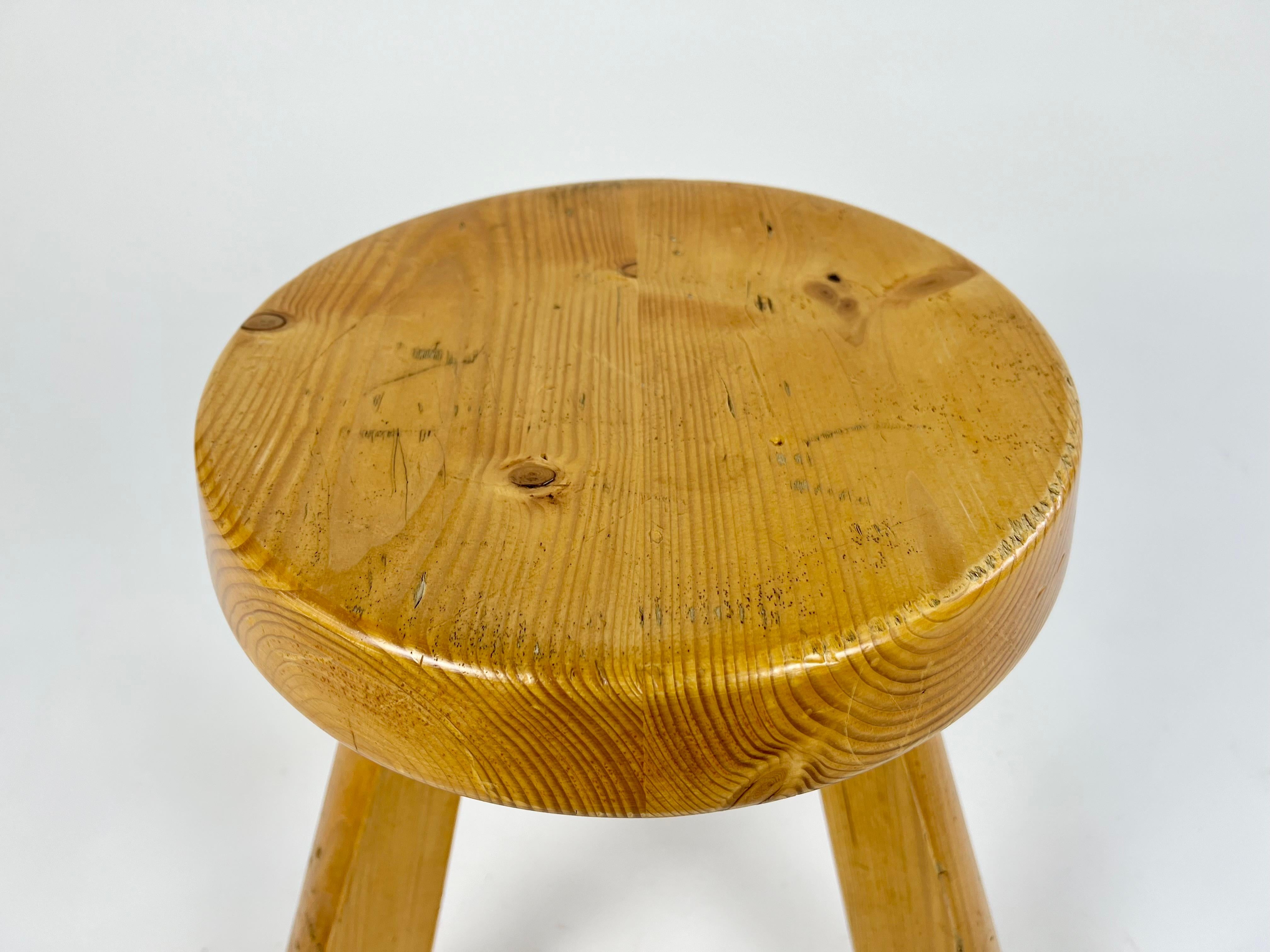 Pair of pine stools from Les Arcs, Charlotte Perriand, France 1960-70s For Sale 6