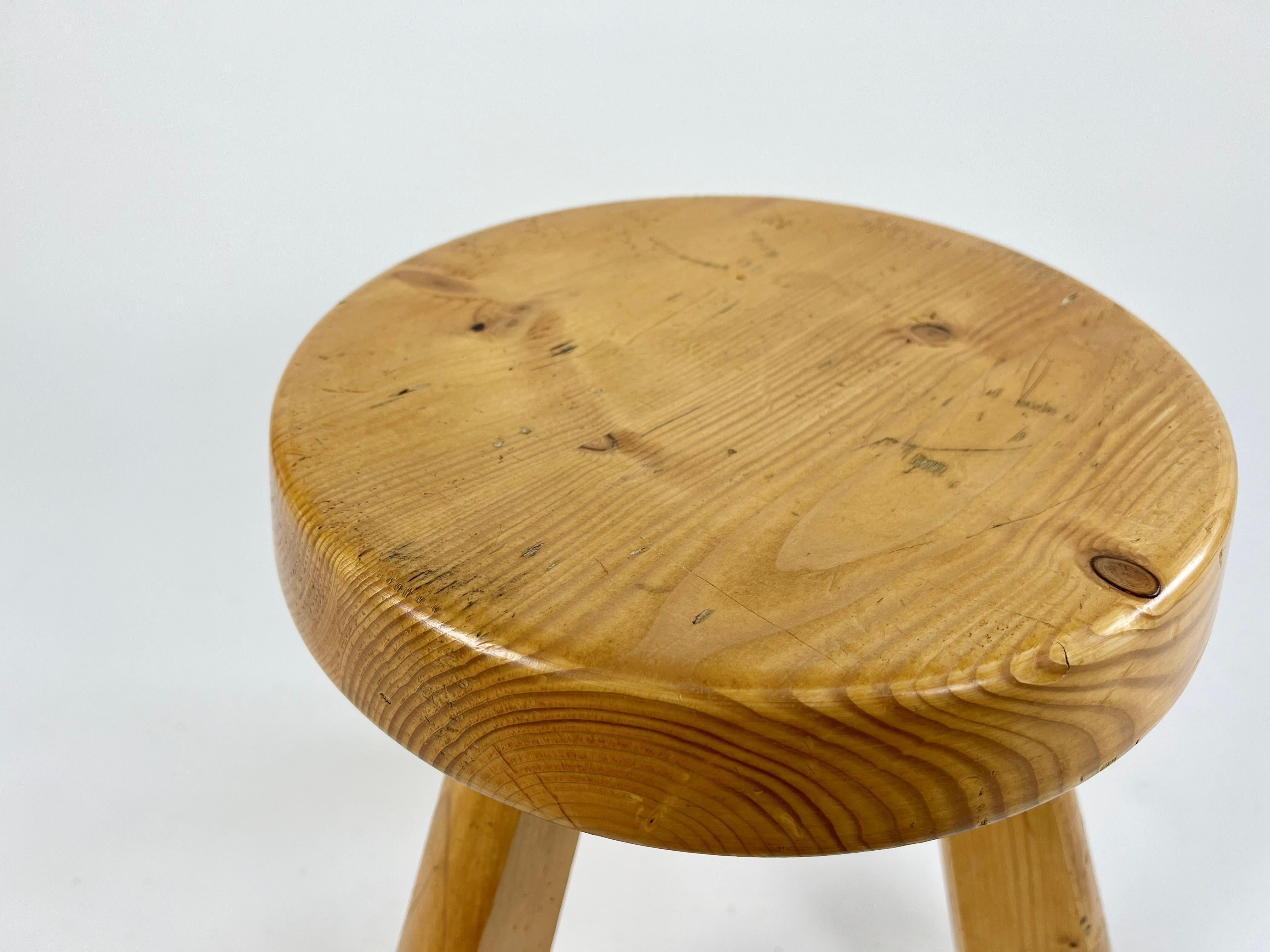 Pair of pine stools from Les Arcs, Charlotte Perriand, France 1960-70s For Sale 10