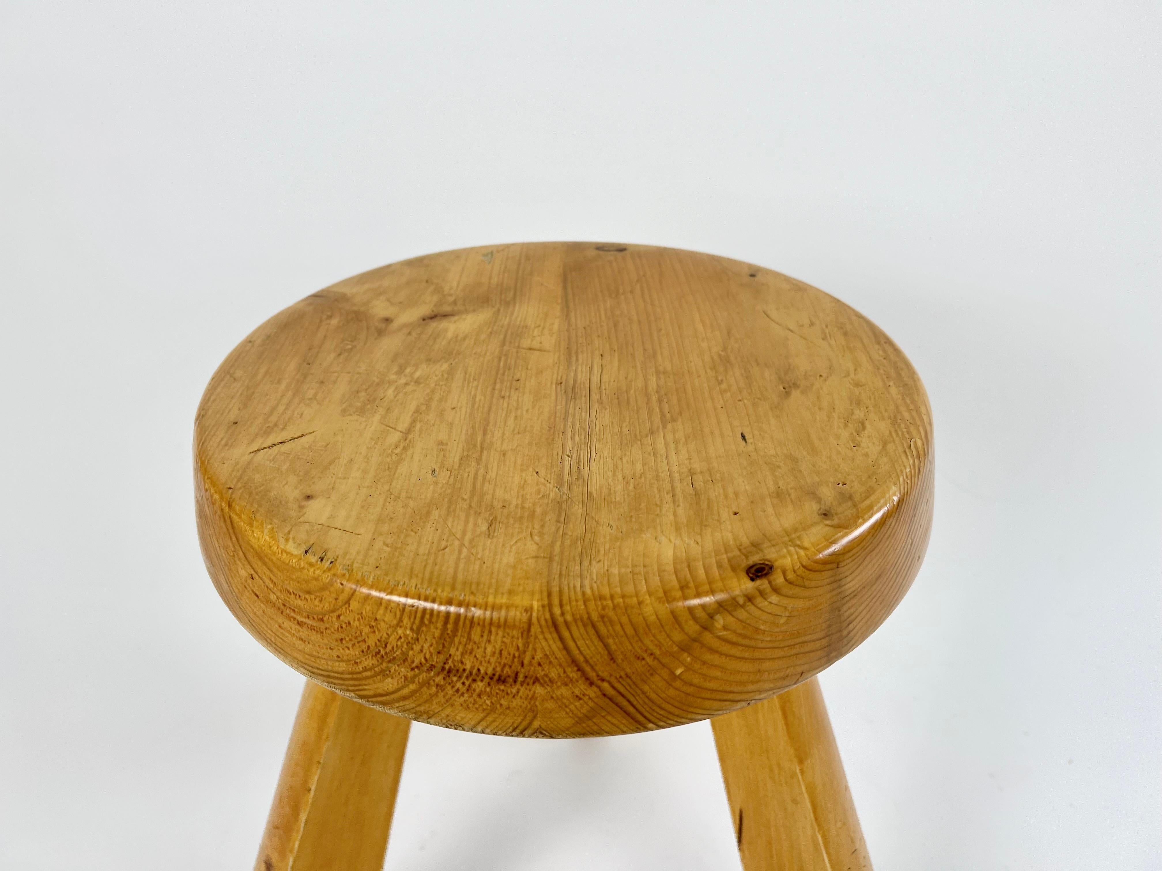 Pair of pine stools from Les Arcs, Charlotte Perriand, France 1960-70s For Sale 1