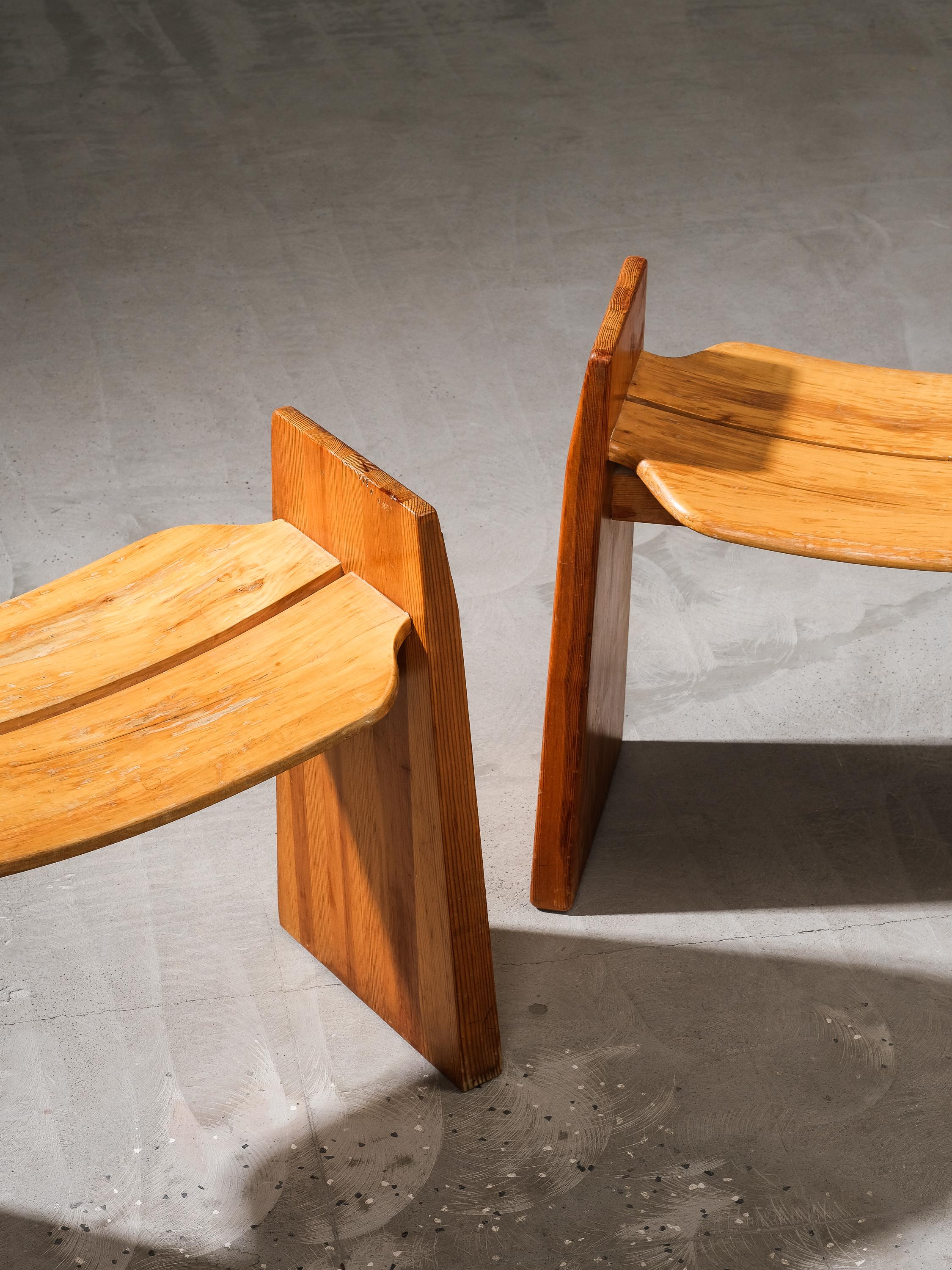 Scandinave moderne Paire de tabourets en pin Gilbert Marklund, Suède, 1970 en vente