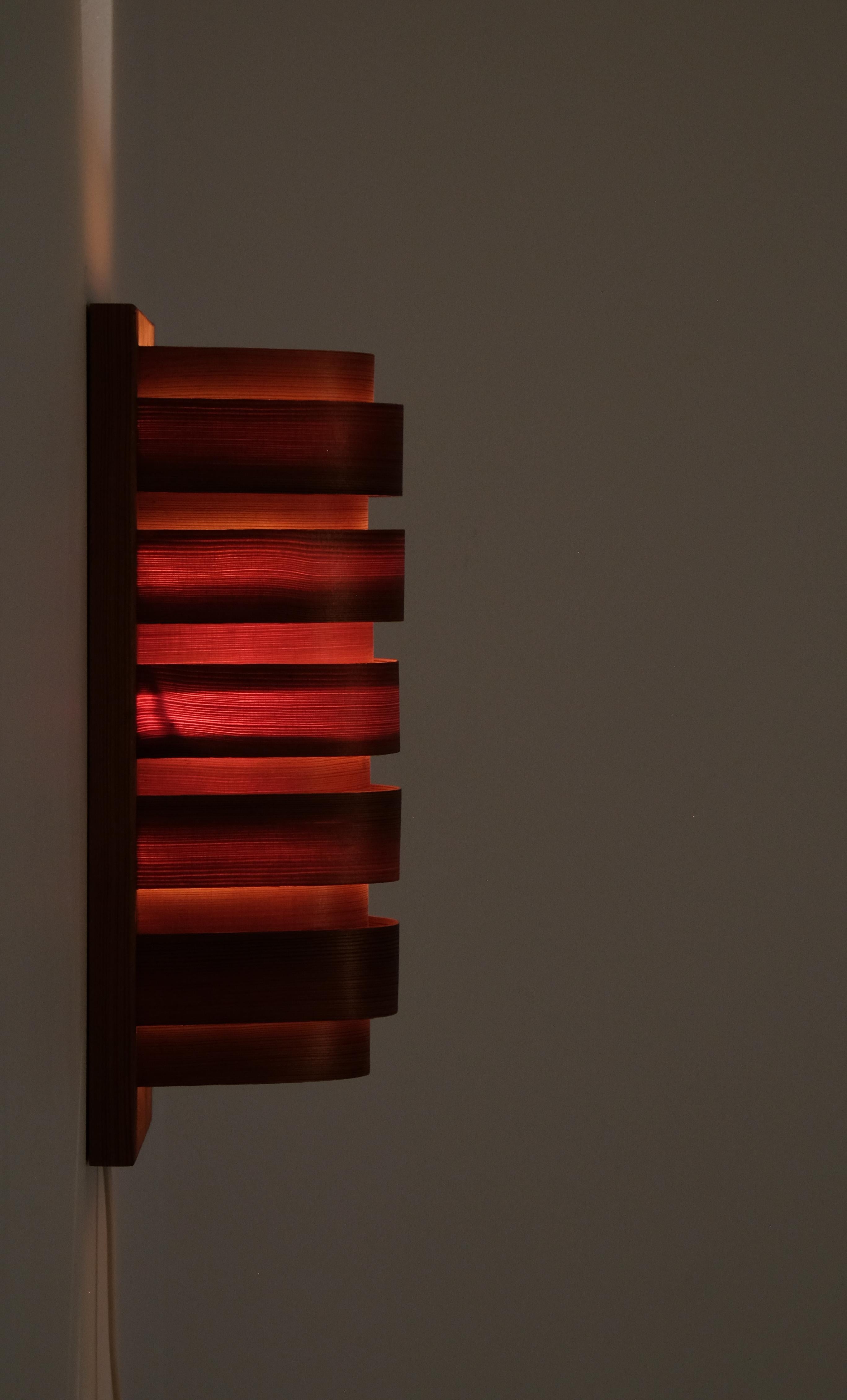 Paire d'appliques en pin, Suède, années 1960.