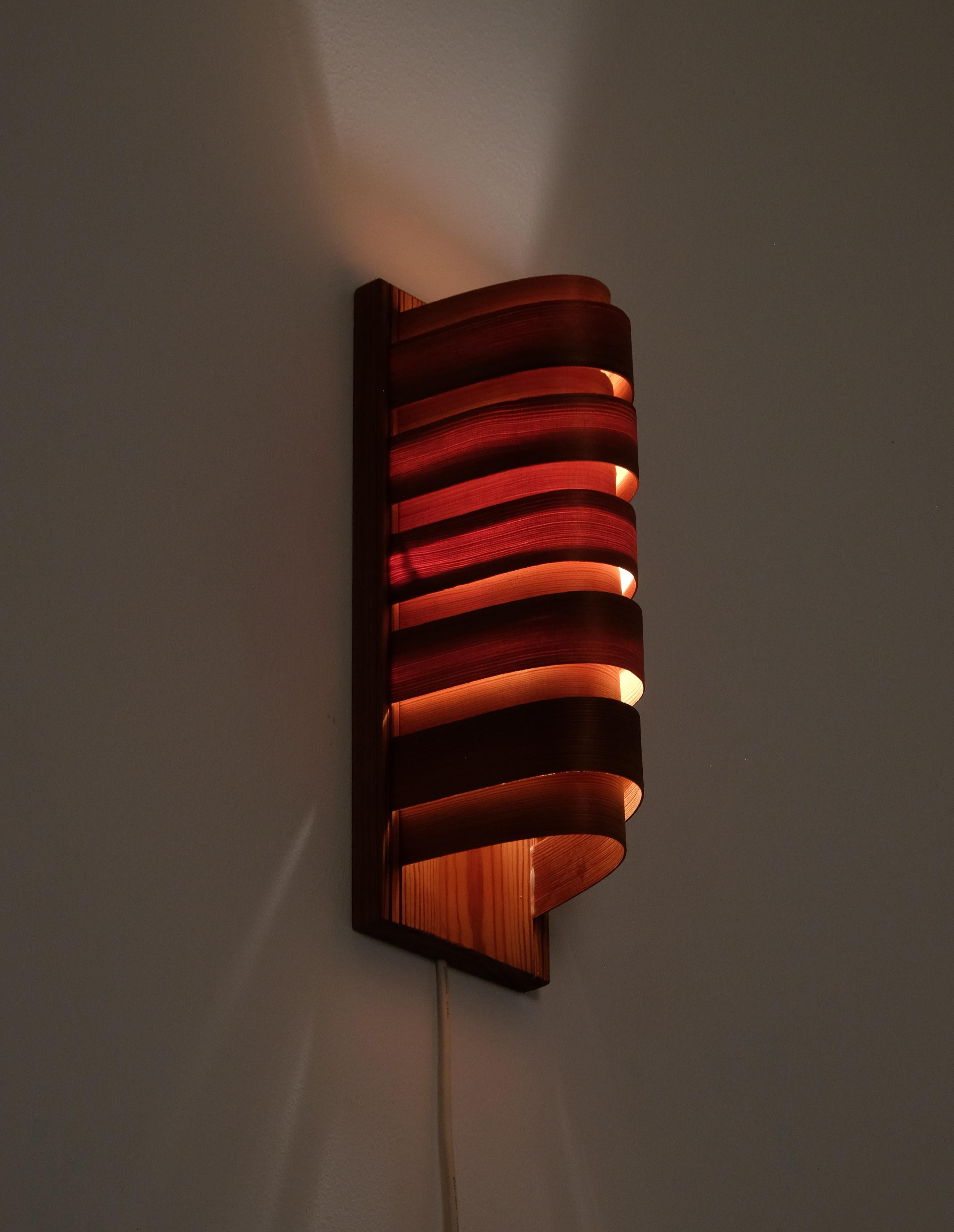 Paire d'appliques en pin, Suède, années 1960 en vente 1