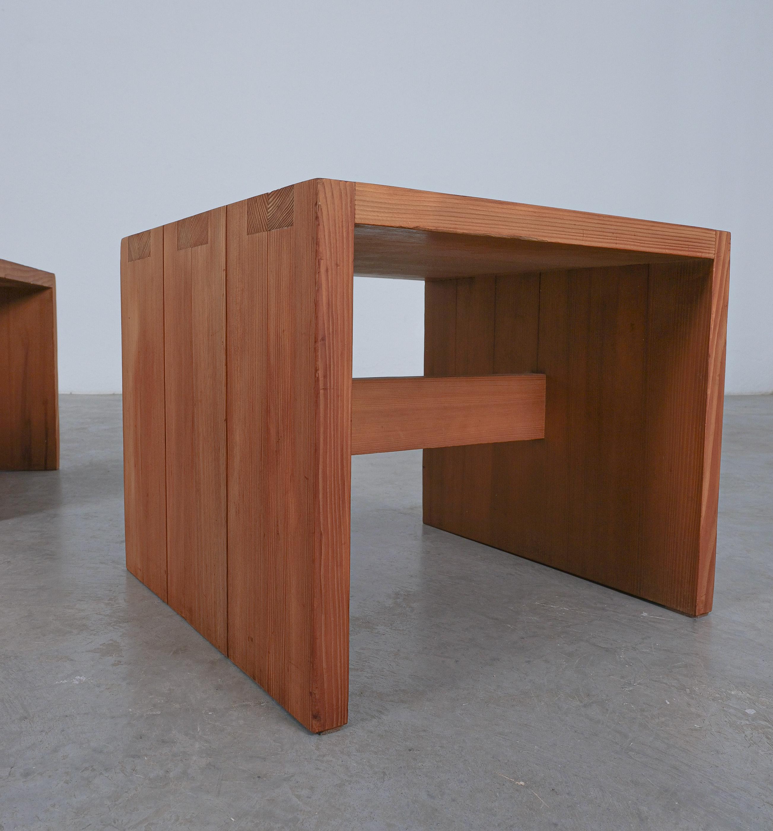 Pair of Pine Wood Side Tables Style of Charlotte Perriand, 1960 For Sale 5