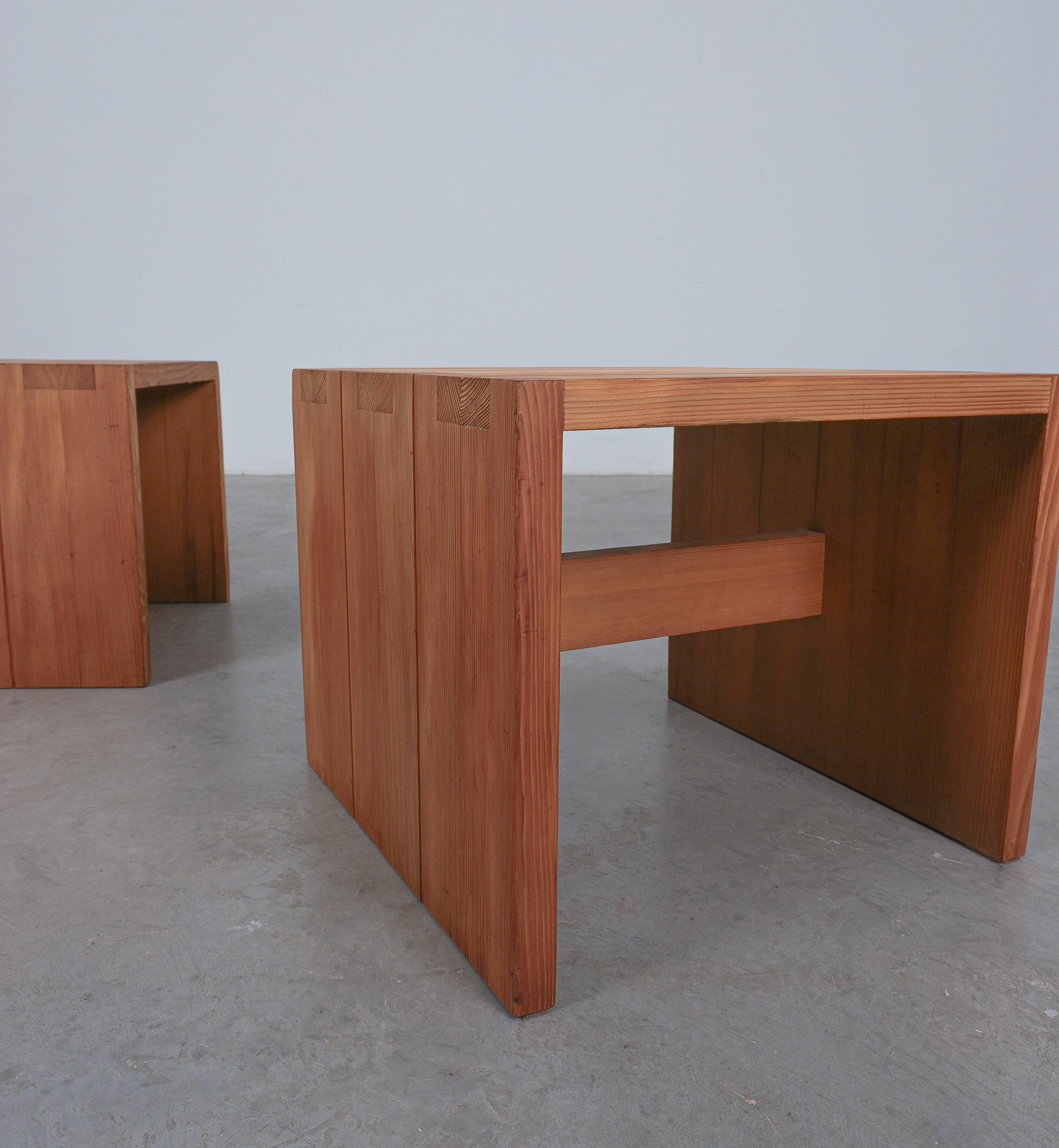 Pair of Pine Wood Side Tables Style of Charlotte Perriand, 1960 For Sale 3