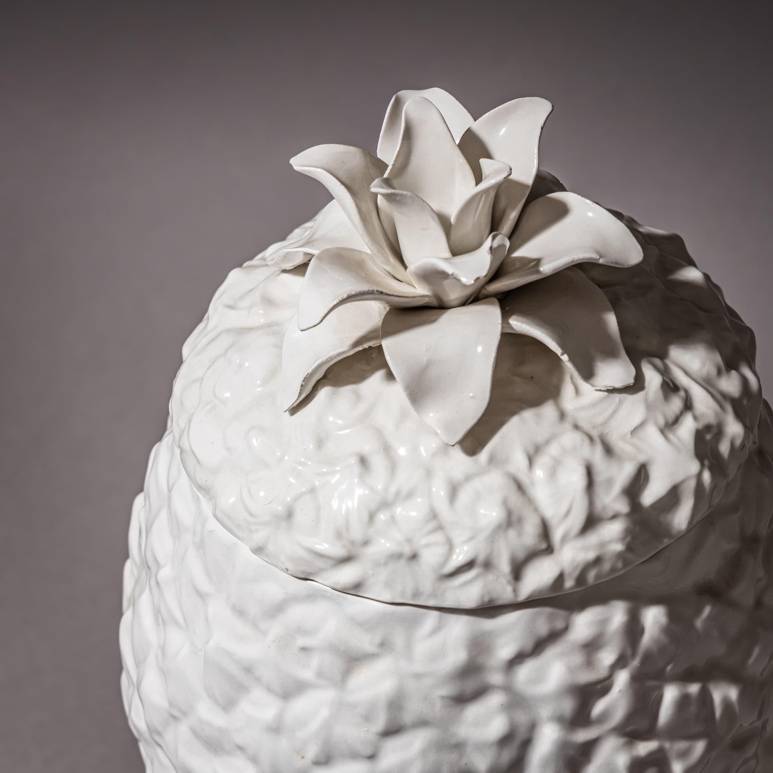 Pair of Pineapple Lidded Vases in Porcelain, 20th Century For Sale 1