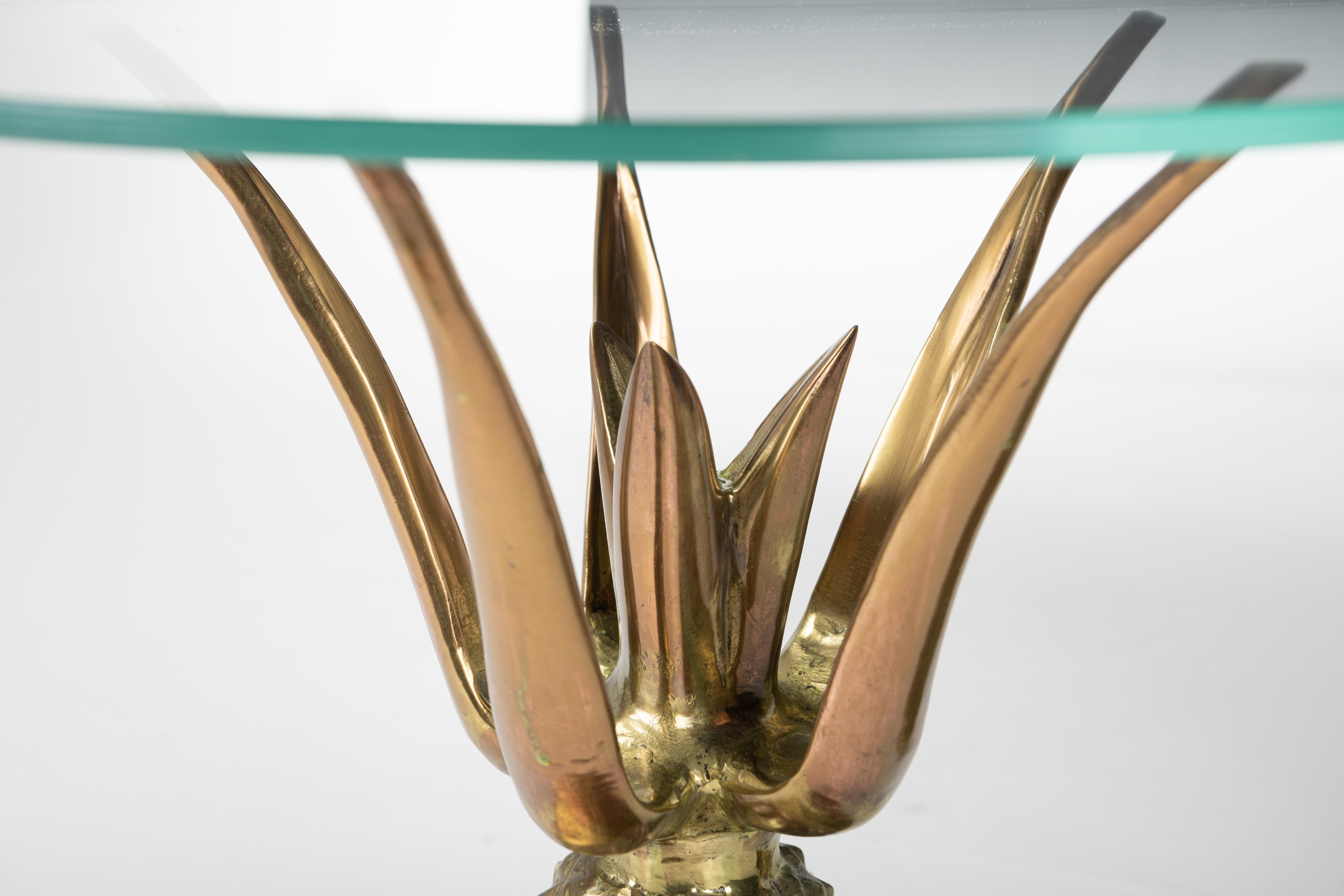 Laiton Paire de tables d'appoint ananas en laiton et verre, style Hollywood Regency en vente