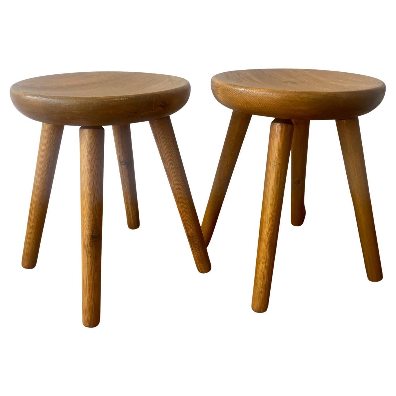 A pair of  4 legged pine wood stools. 
the round seat is convave in order to improve confort 
attibuted to René Martin (  1891/1977) 
René Martin produced Charlotte Perriand designed furniture for Meribel ski station.

Seat diameter 37 cm/ 14.6