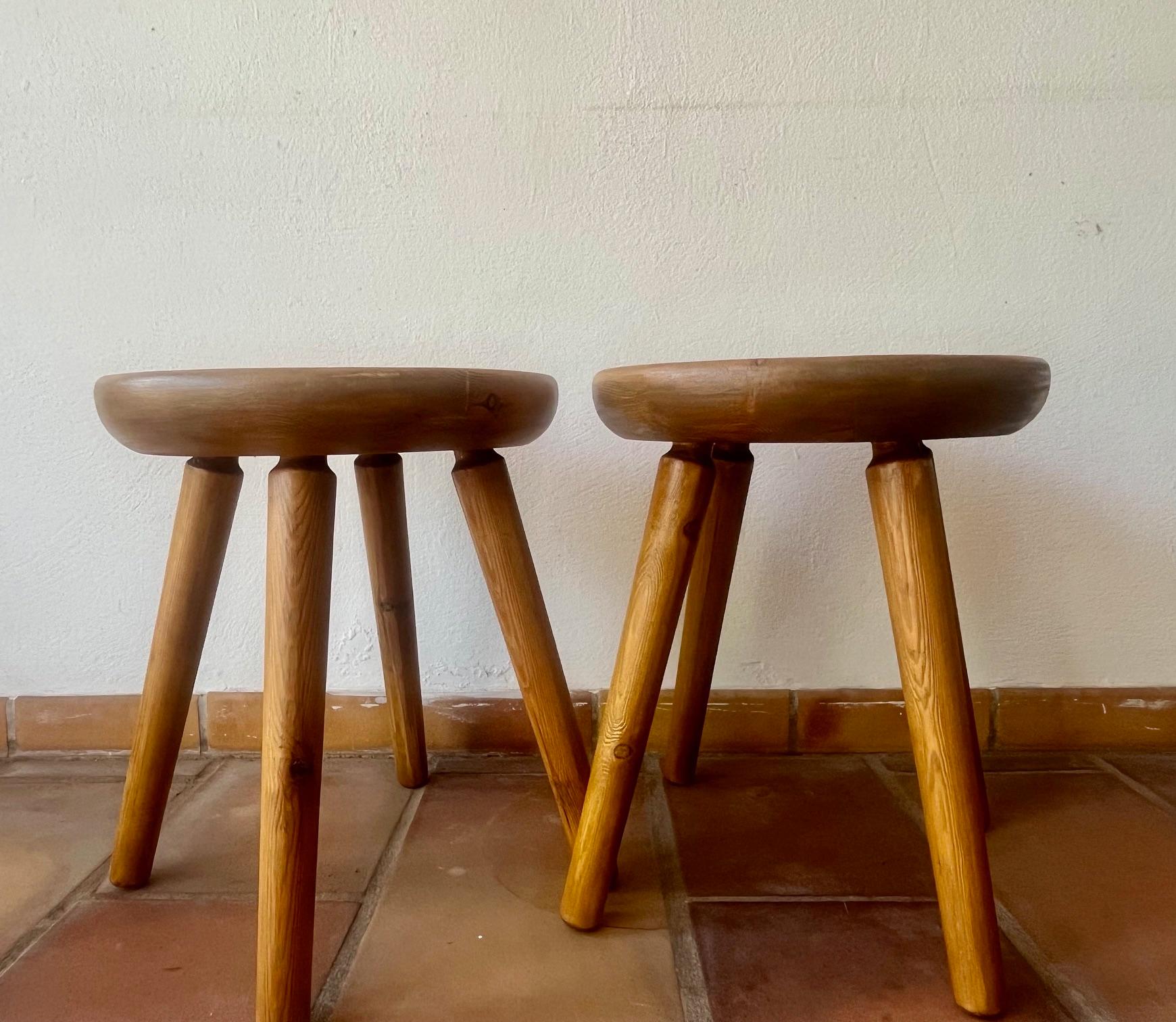 Mid-Century Modern Pair of pinewood stools attributed to René Martin For Sale