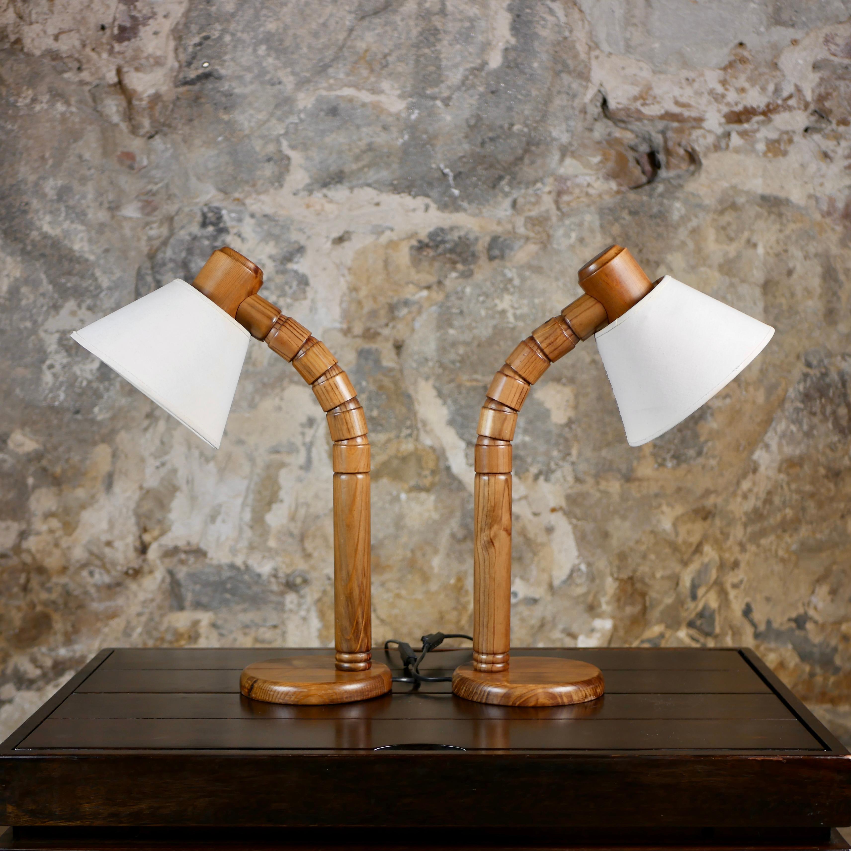 Pair of pinewood table lamps by Solbackens Svarveri, Sweden, 1970s In Good Condition For Sale In Lyon, FR