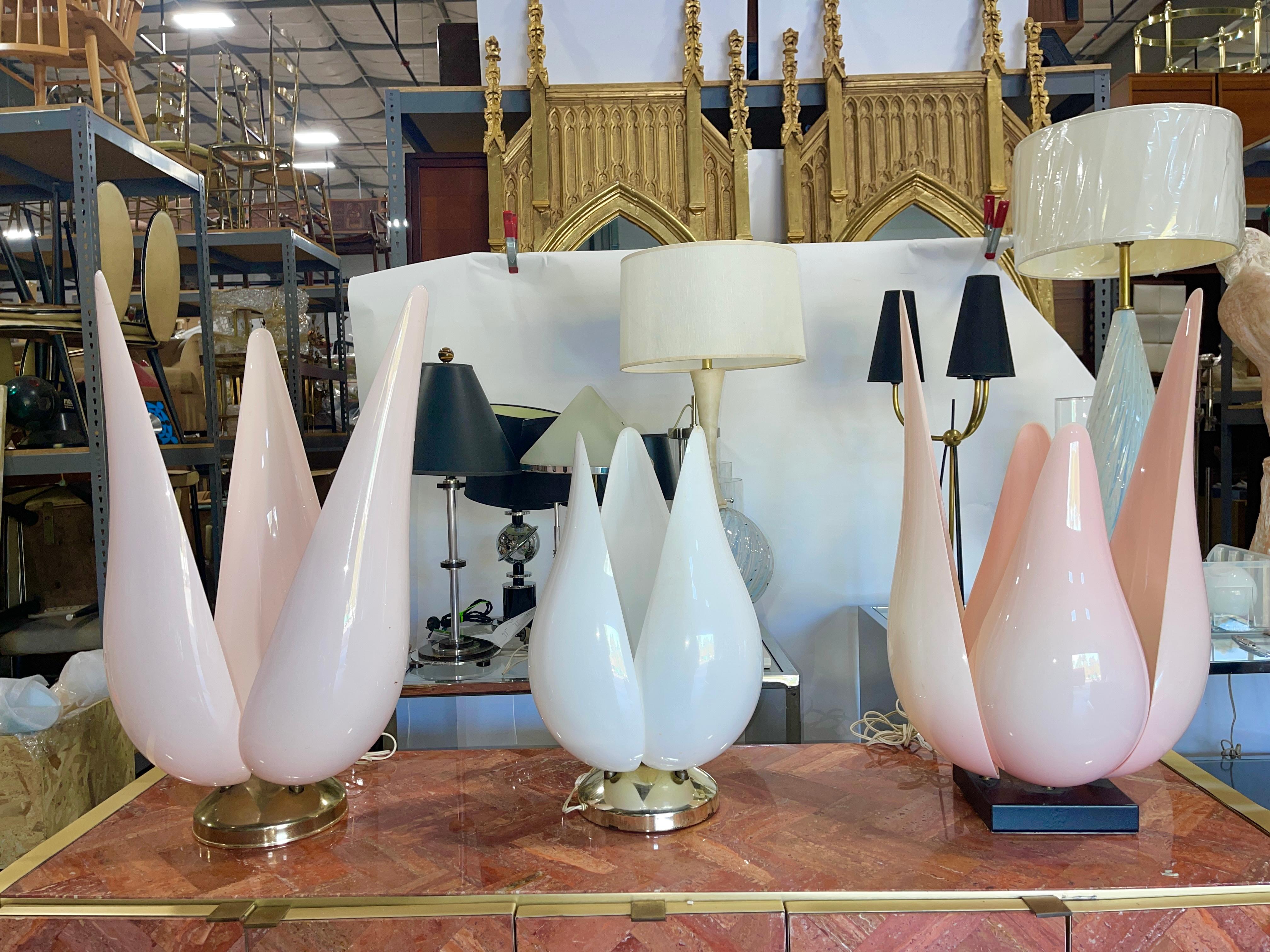 Paire de lampes de table à pétales de tulipe en acrylique rose d'après Rougier en vente 7