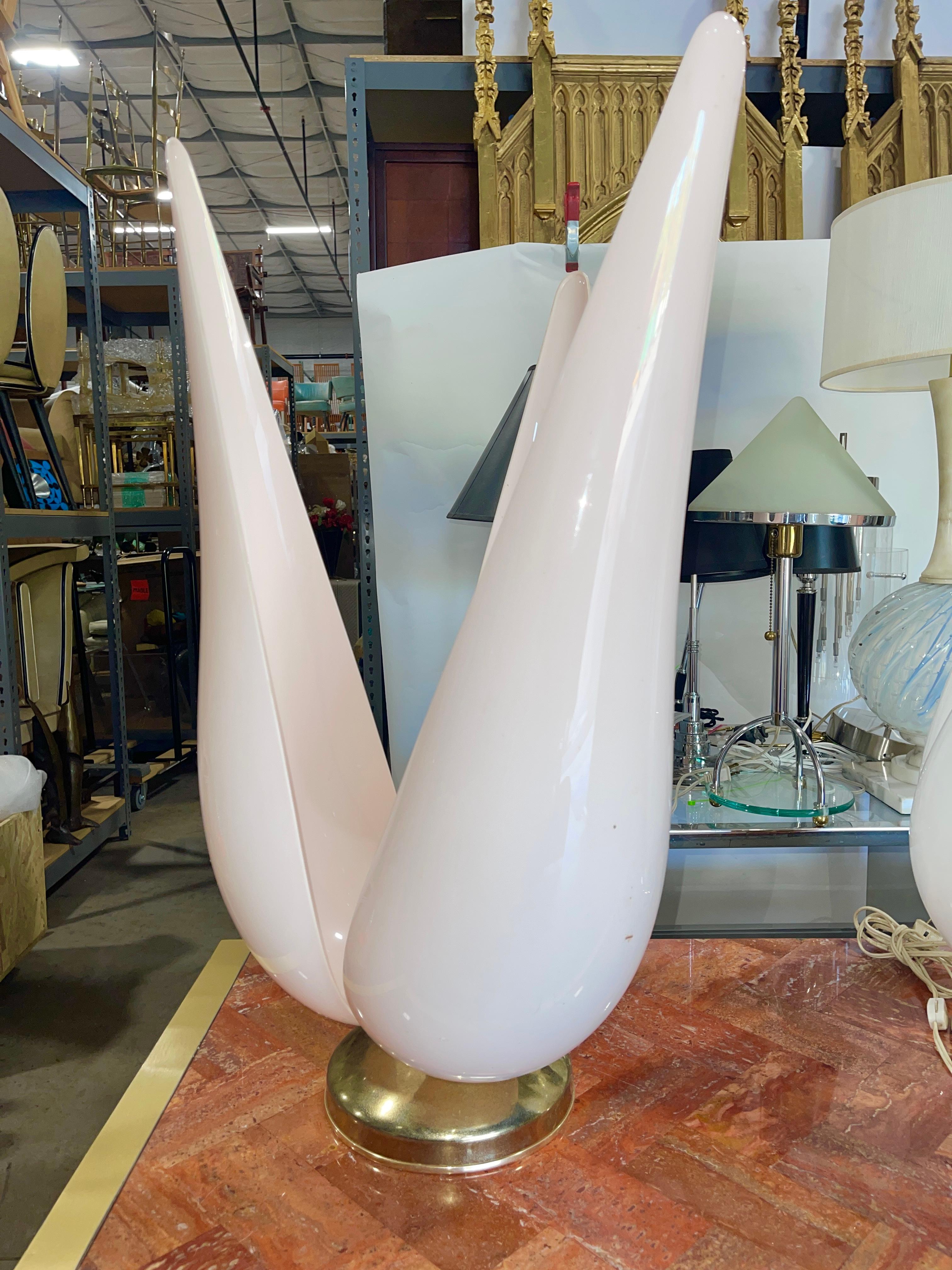 Paire de lampes de table à pétales de tulipe en acrylique rose d'après Rougier en vente 9