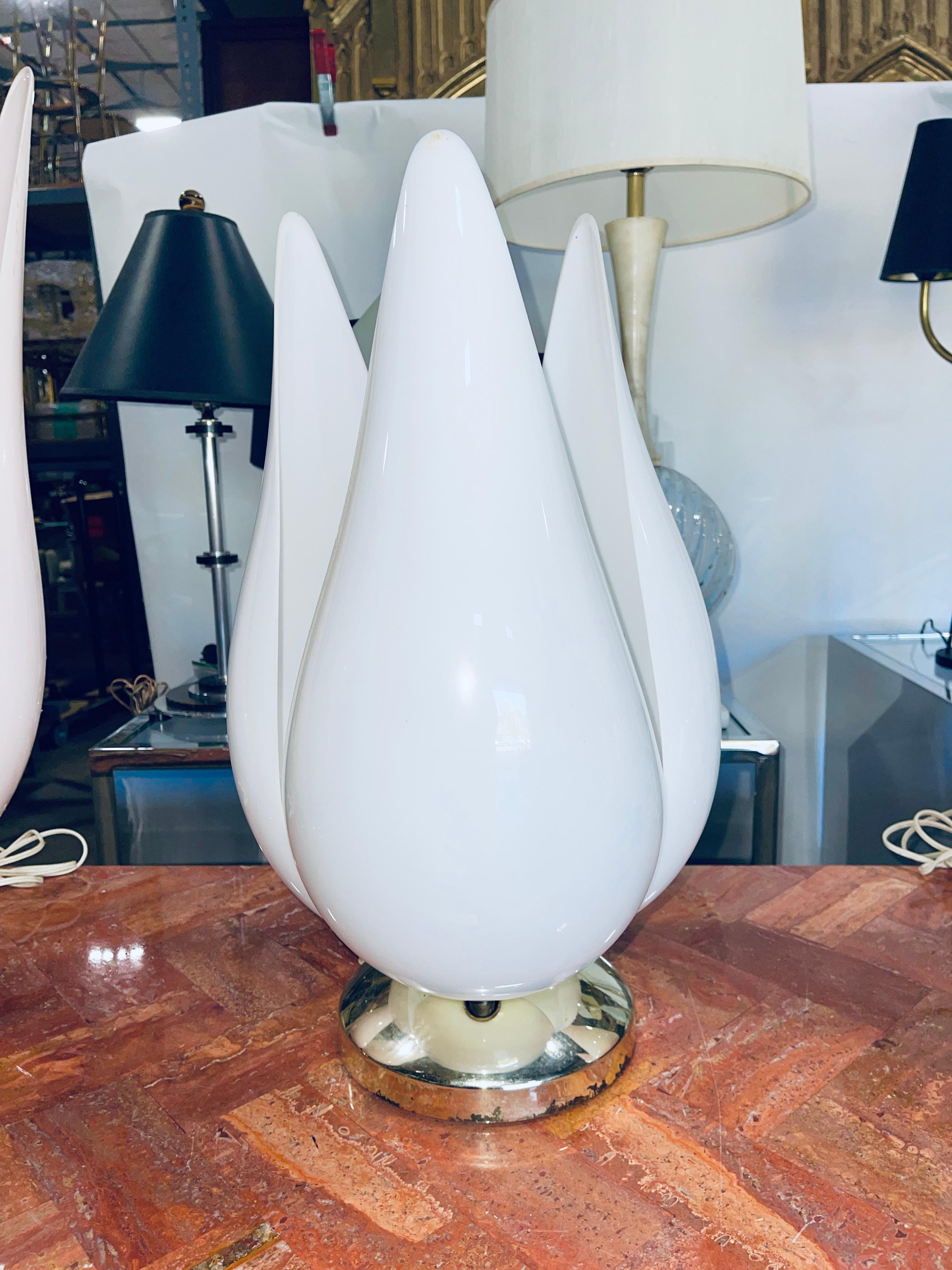 Paire de lampes de table à pétales de tulipe en acrylique rose d'après Rougier en vente 10