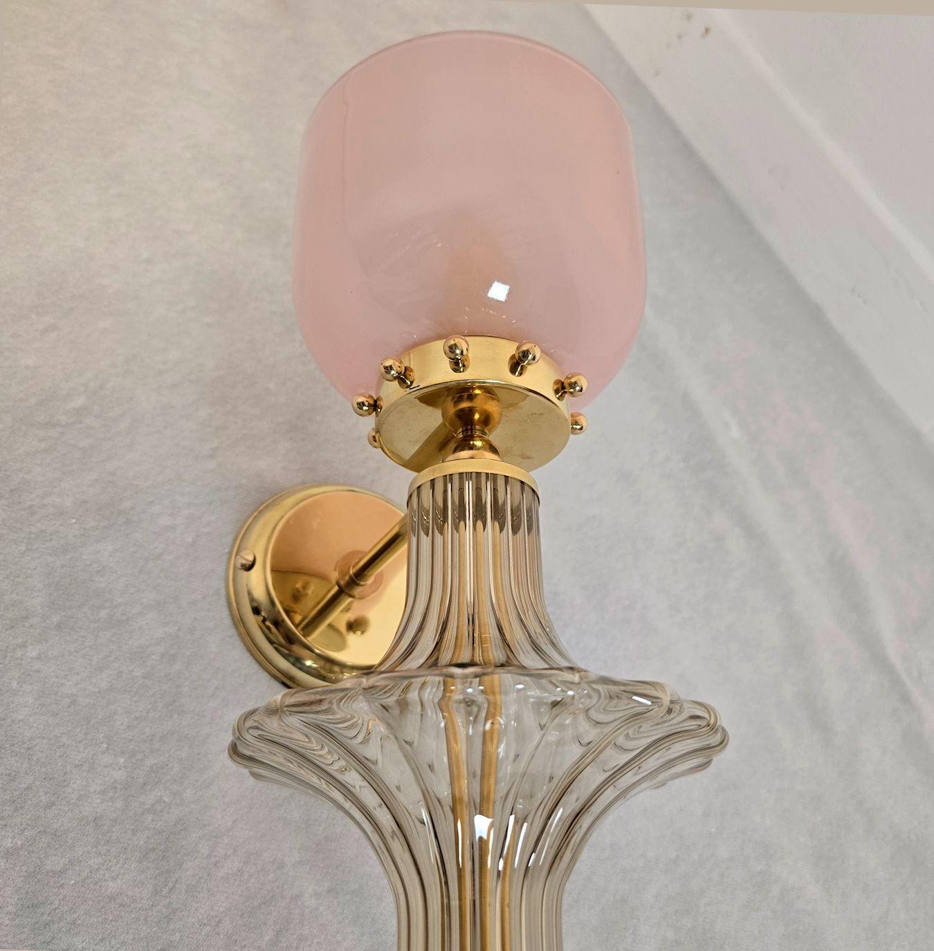 Paar rosafarbene und beigefarbene Murano-Glas-Leuchter (Muranoglas) im Angebot